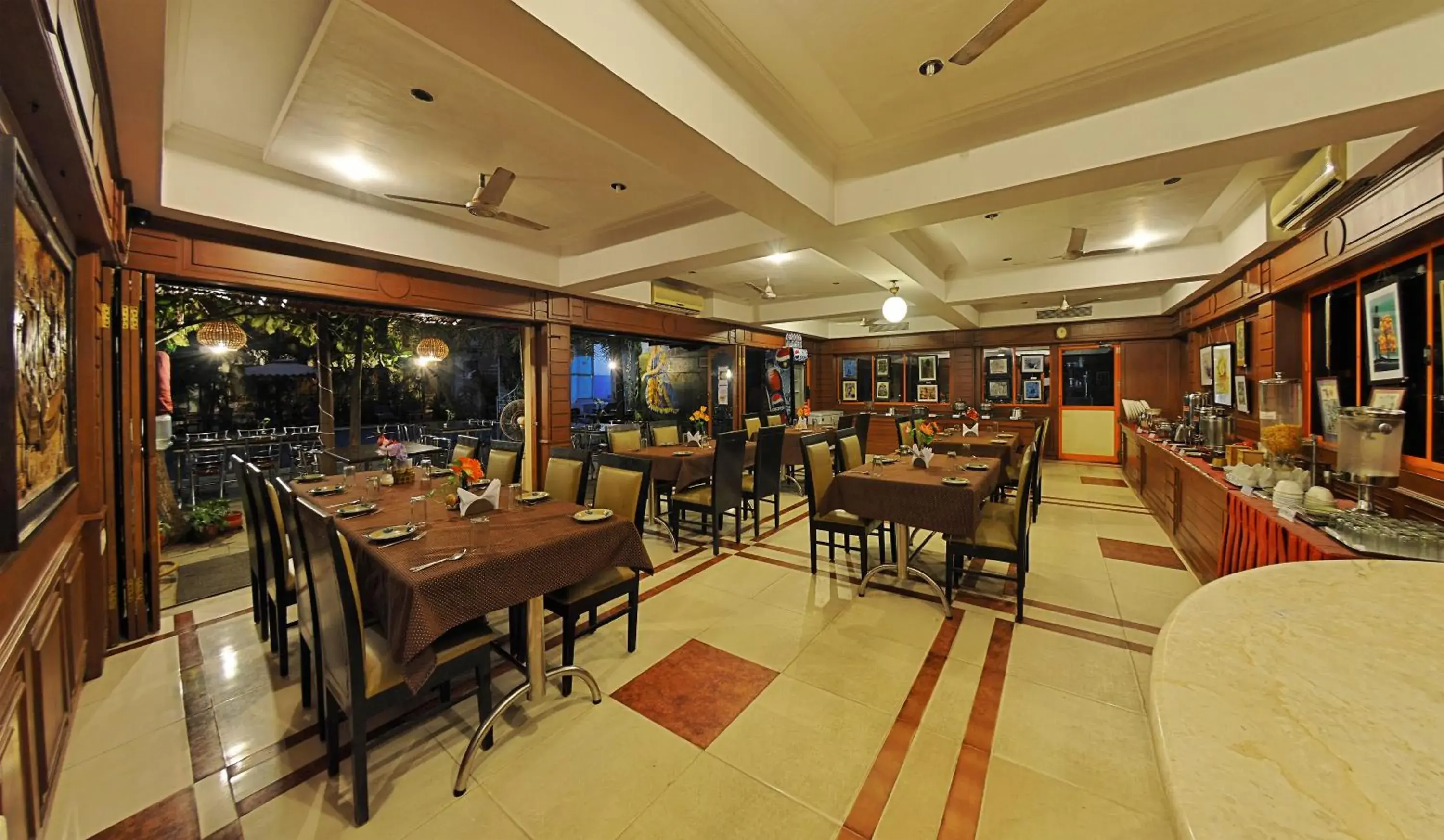 Restaurant/places to eat in Hotel Mahabs Restaurant/places to eat in Hotel Mahabs