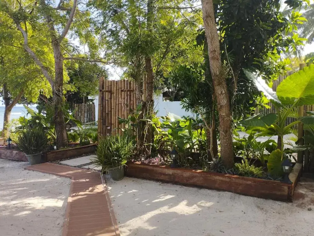 Garden view in Villa Umi Panglao Resort Garden view in Villa Umi Panglao Resort