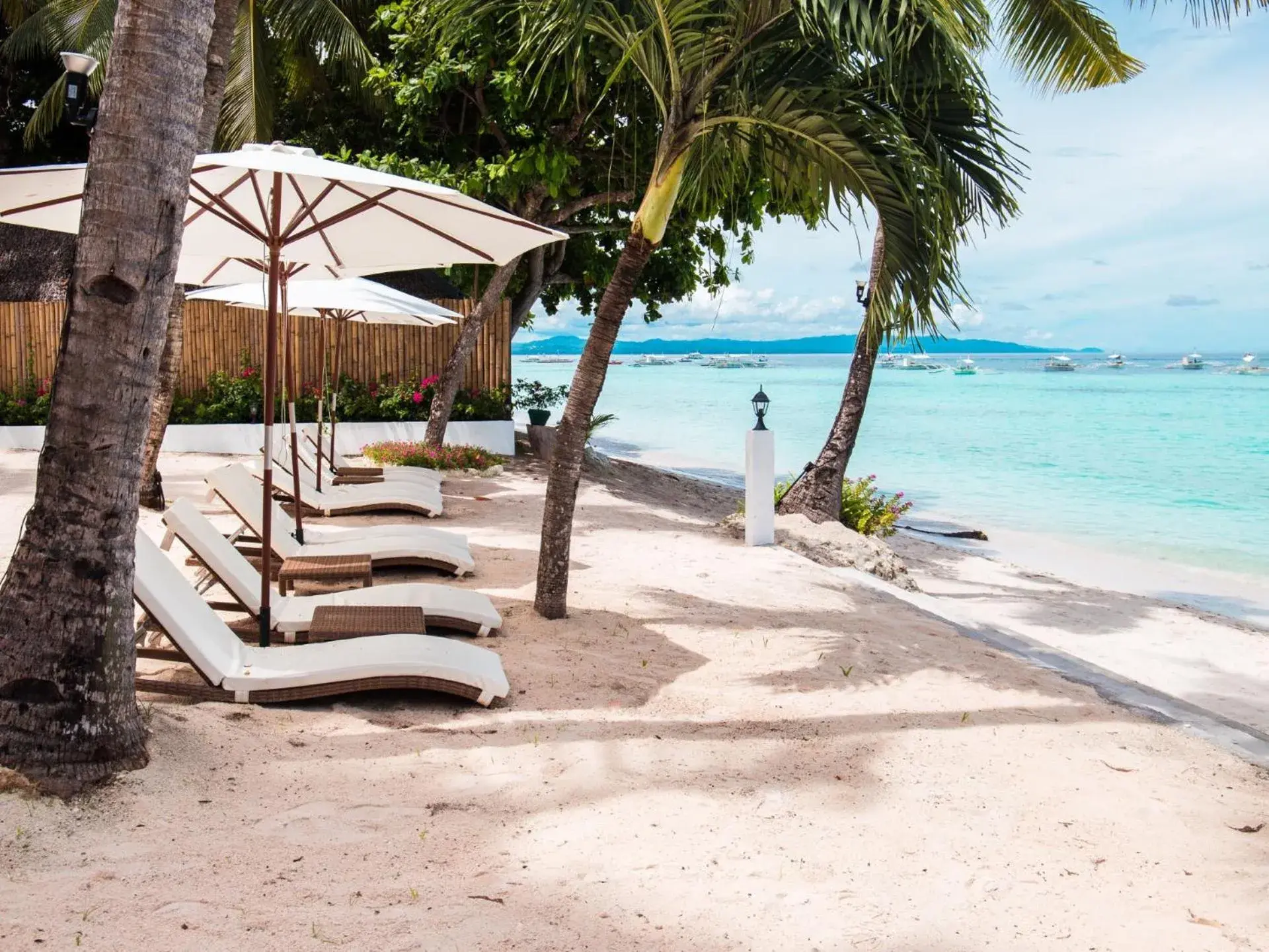 sunbed in Villa Umi Panglao Resort sunbed in Villa Umi Panglao Resort