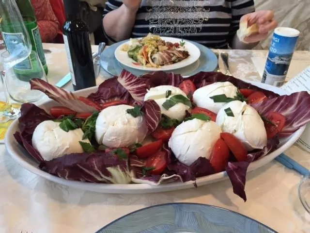 Restaurant/places to eat in Hotel Lady Mary