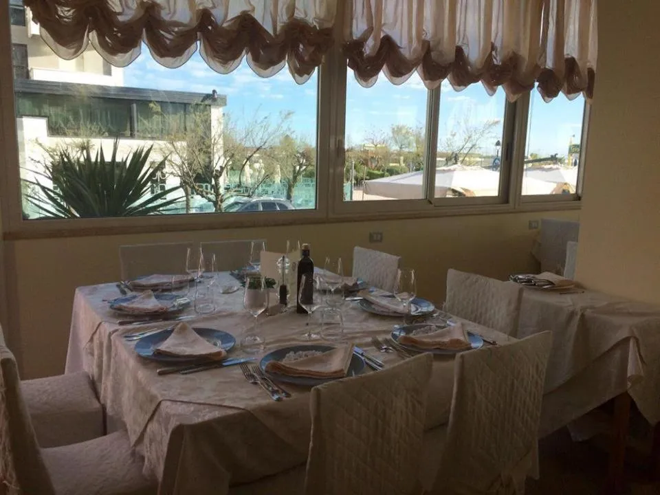 Restaurant/places to eat in Hotel Lady Mary