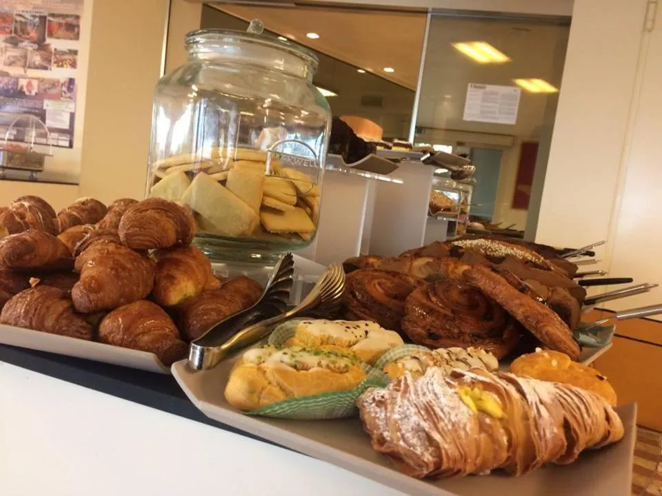 Restaurant/places to eat in Hotel Lady Mary