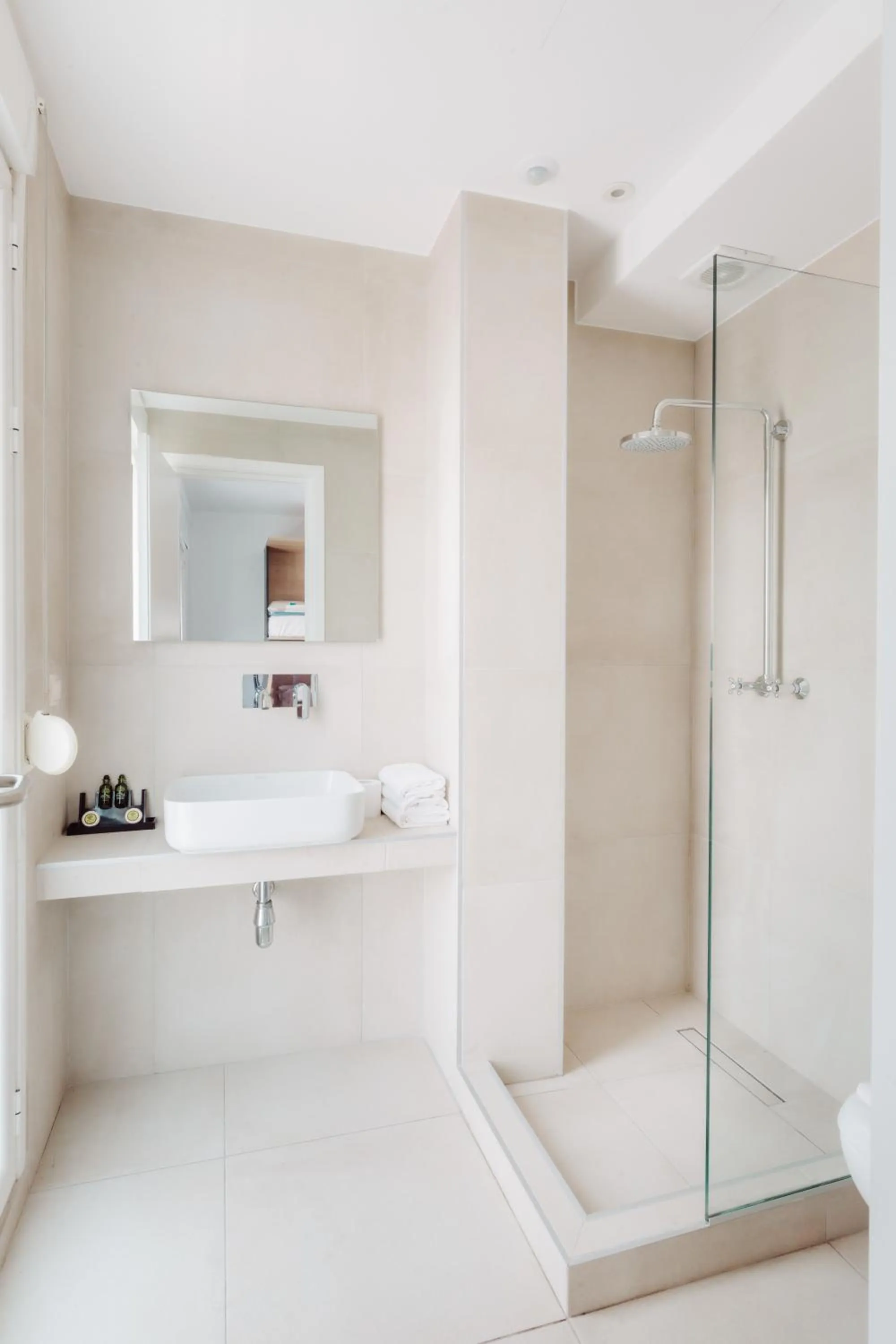 Bathroom in Athens Backpackers