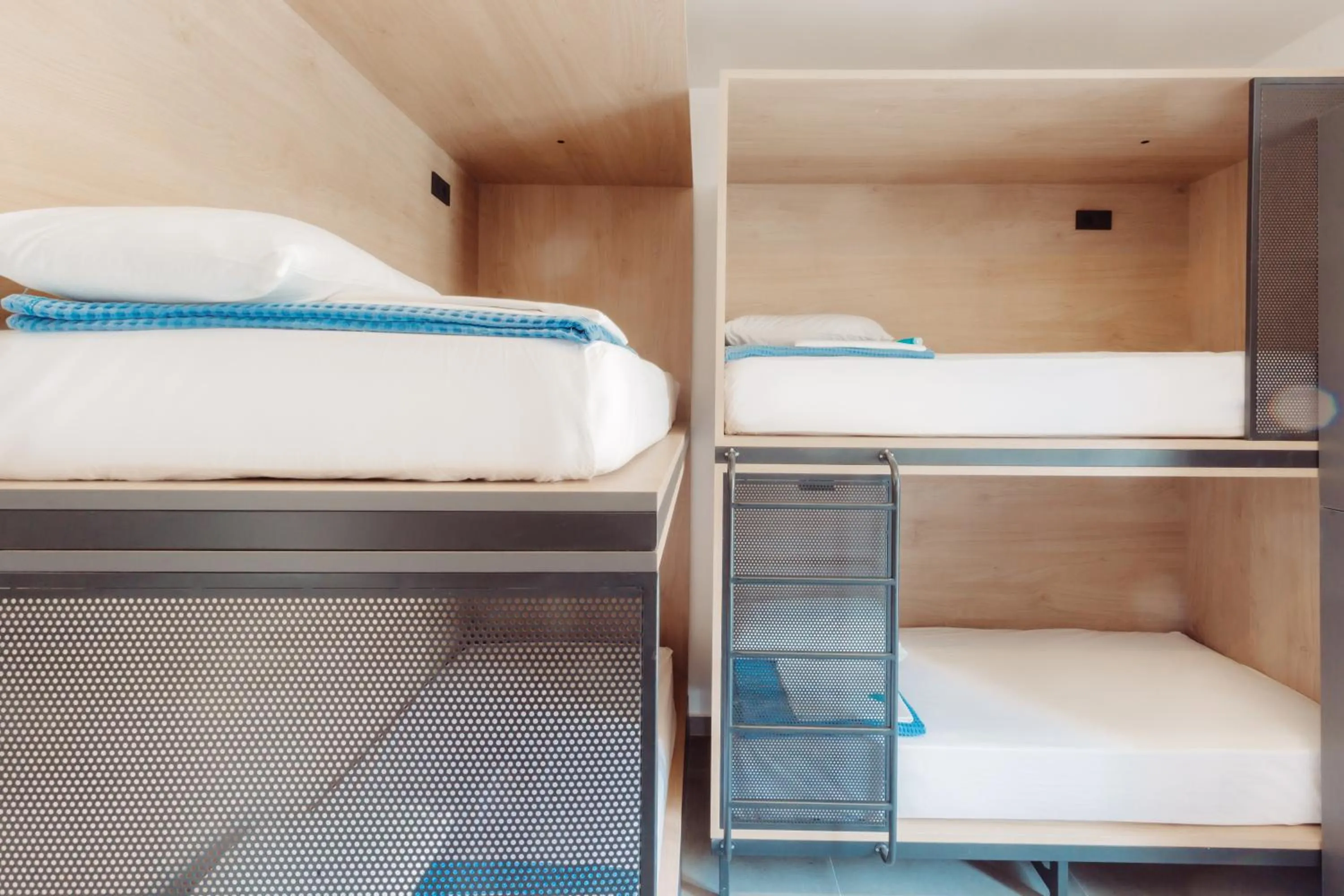 bunk bed, Bed in Athens Backpackers