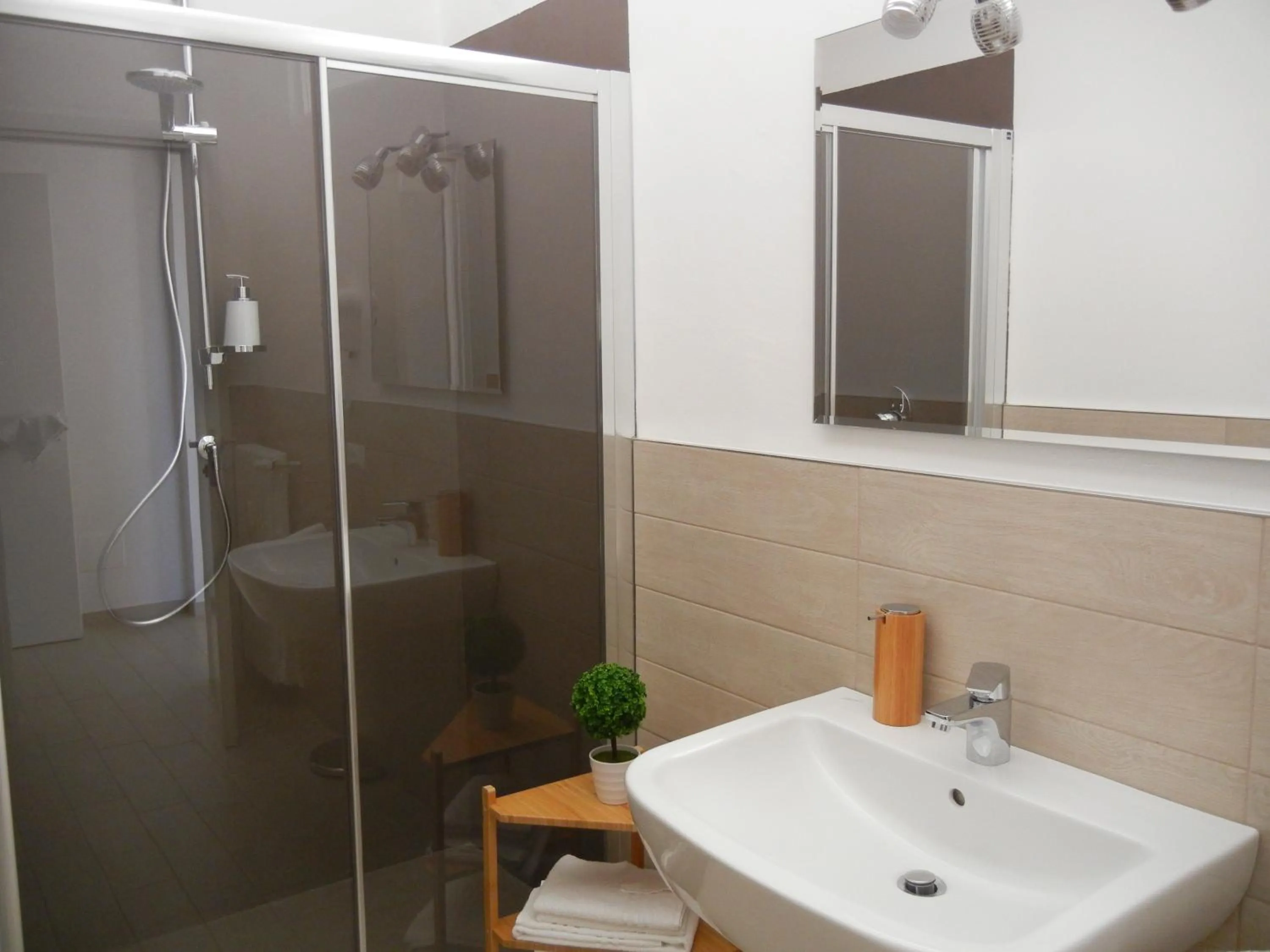 Toilet in B&B Le Albarelle