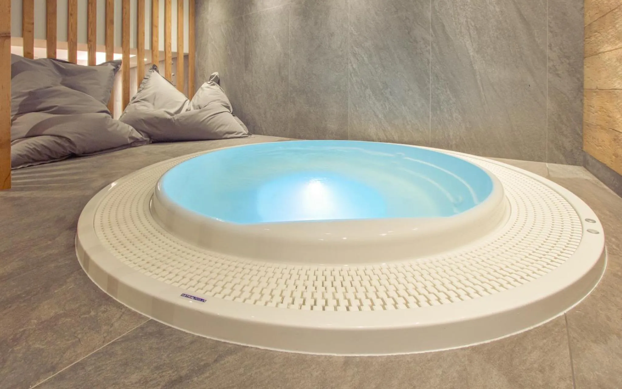 Hot Tub in Hotel Cristallo