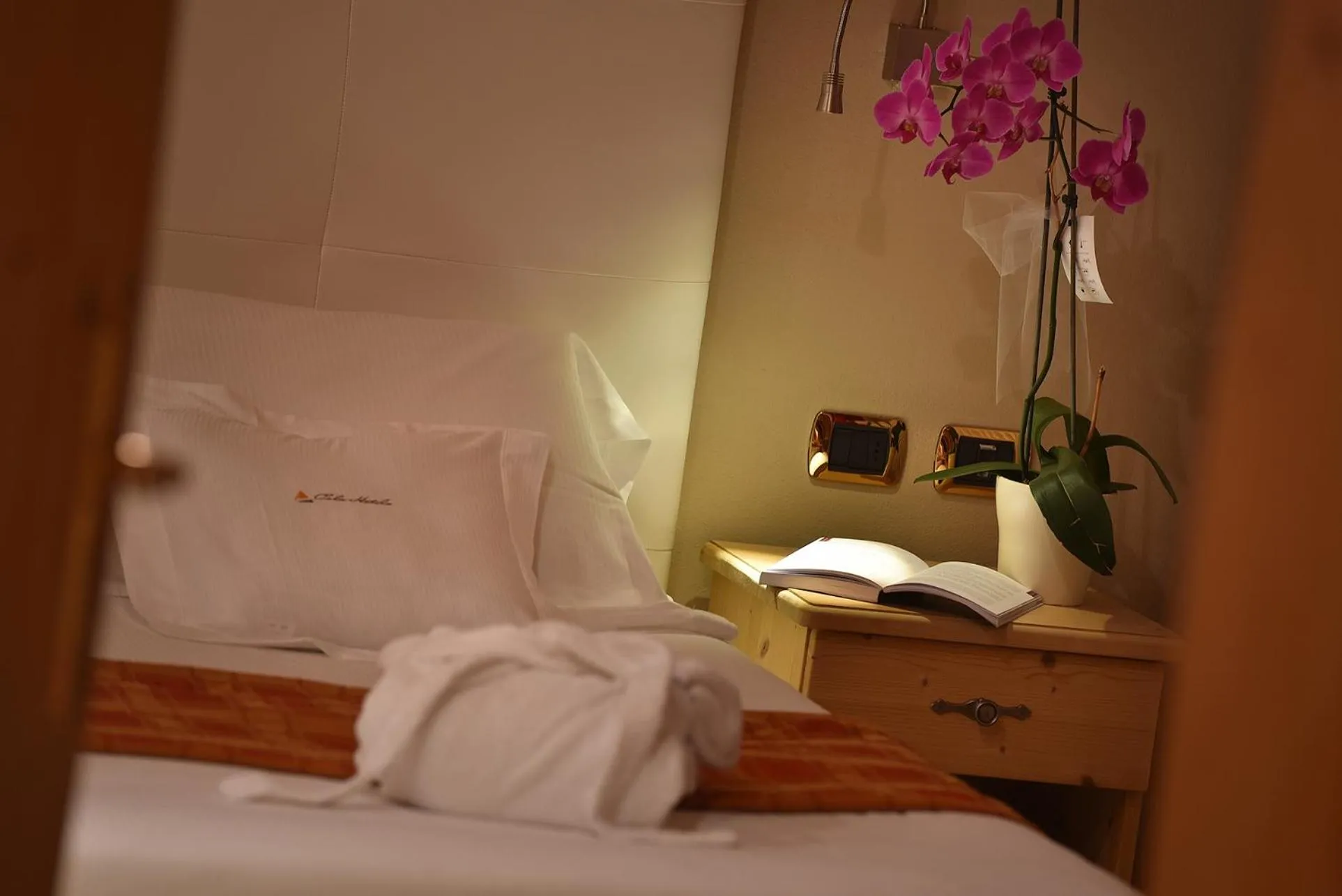 Bedroom, Bed in Hotel Cristallo