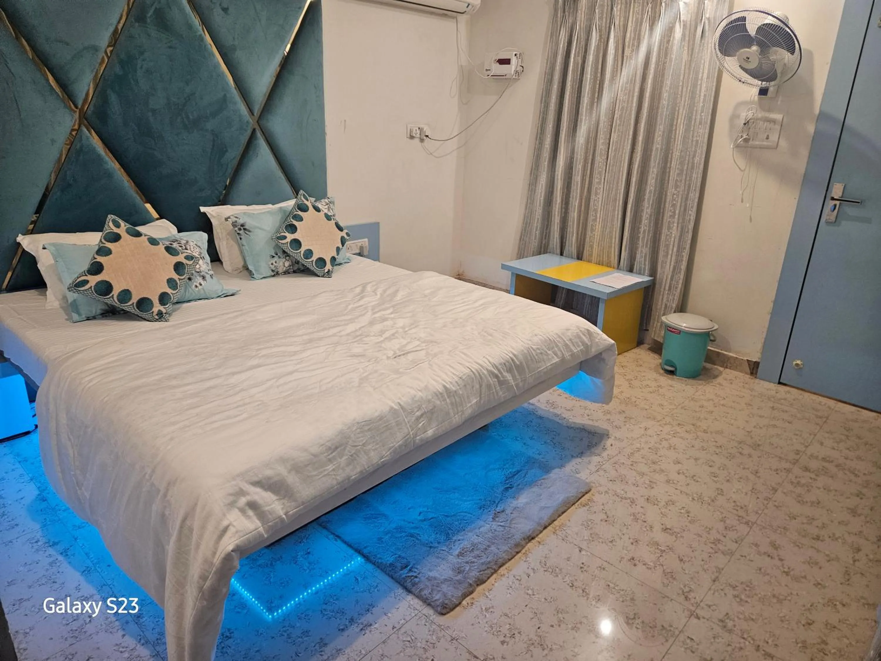 Photo of the whole room, Bed in Hotel Sunset