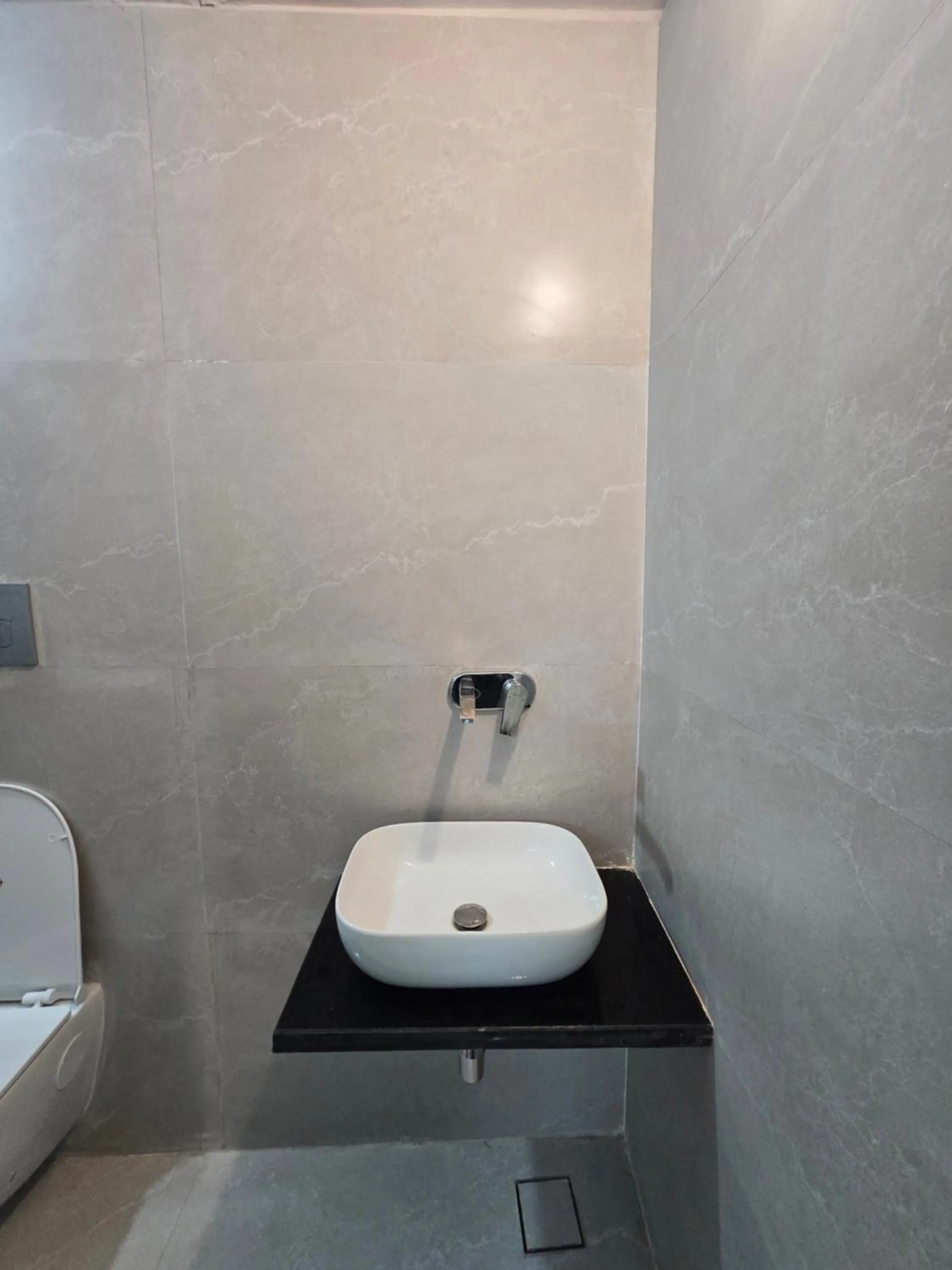 Toilet in Hotel Sunset