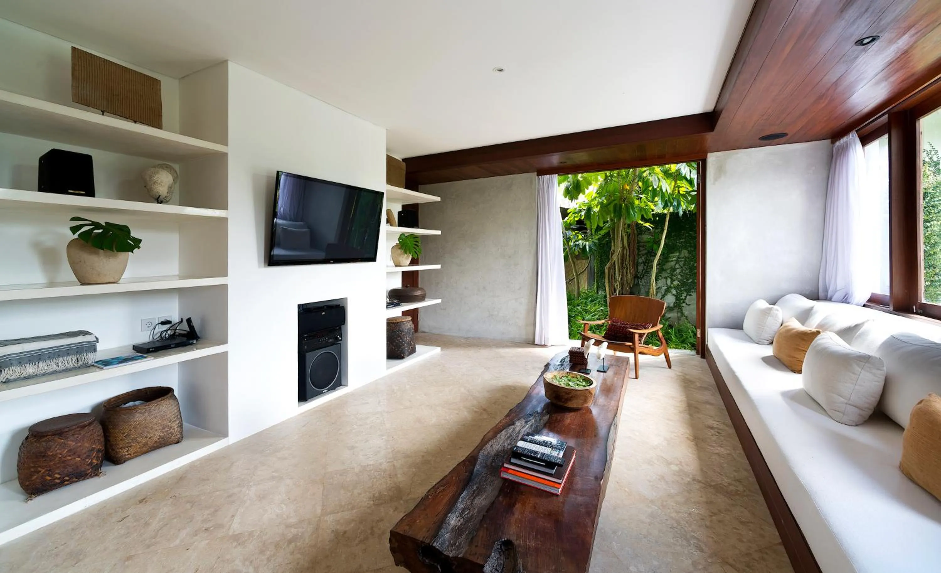 Communal lounge/ TV room in Planta Boutique Resort