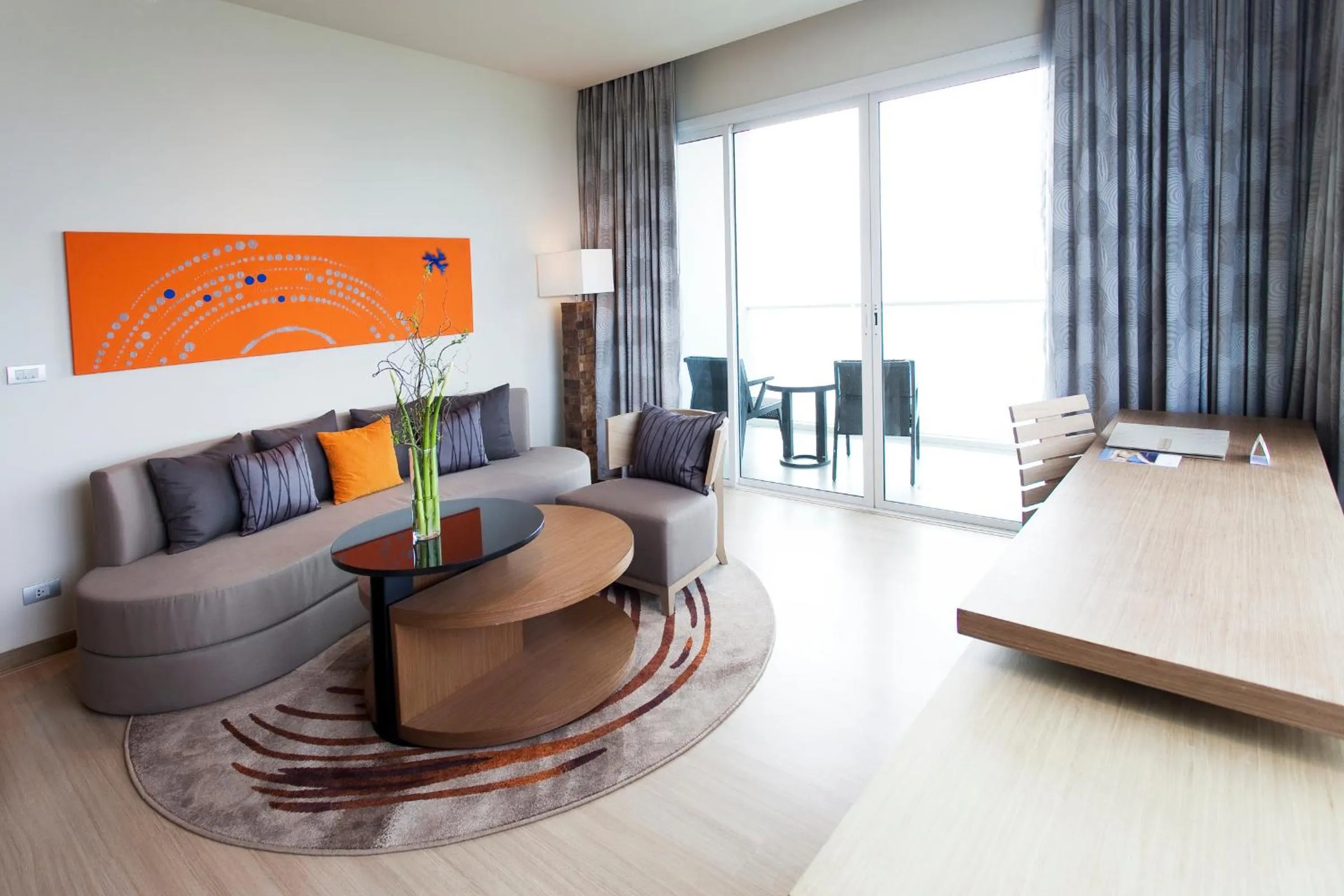 TV and multimedia, Bed in Mövenpick Siam Hotel Na Jomtien Pattaya