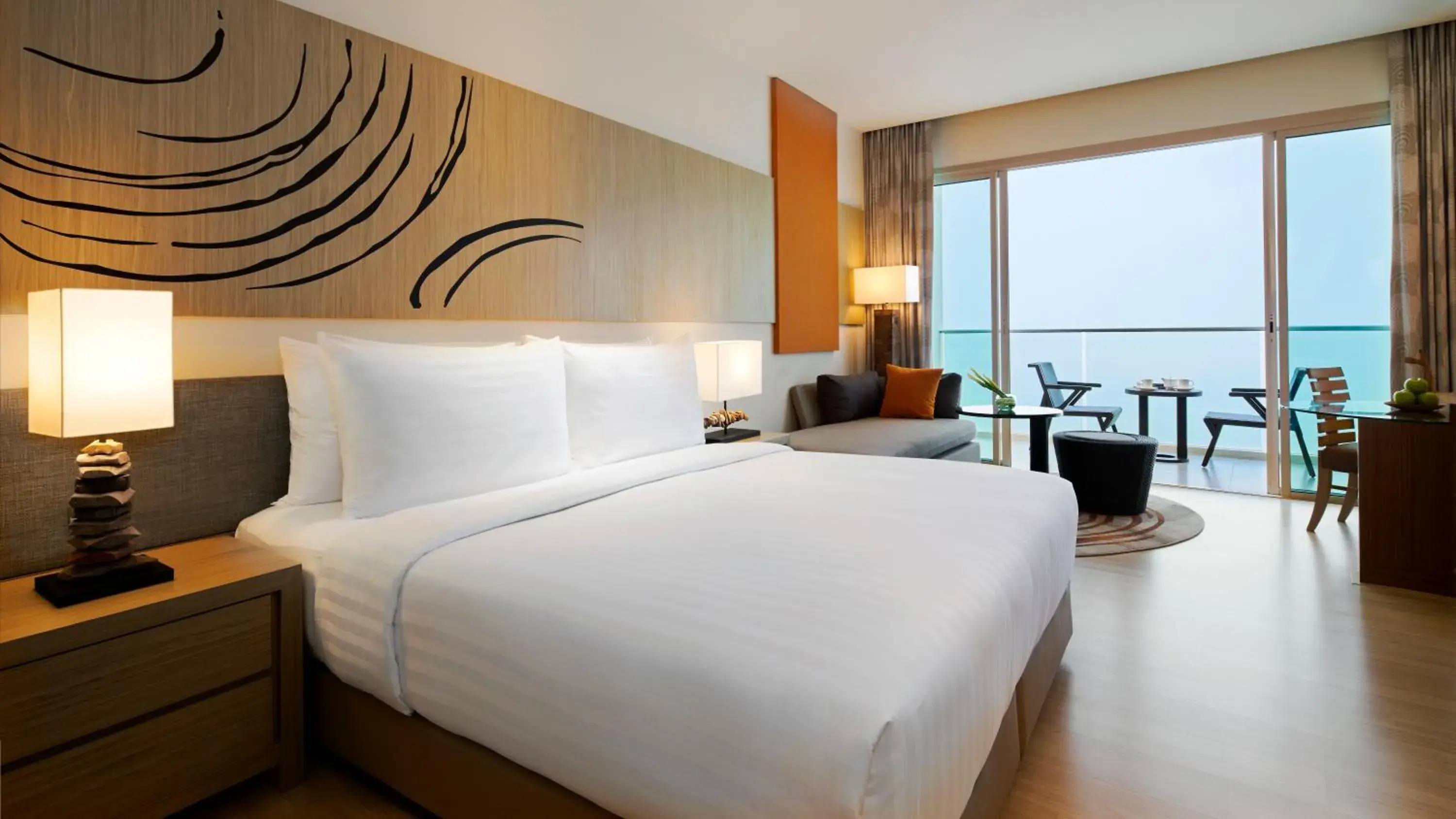 Bed in Mövenpick Siam Hotel Na Jomtien Pattaya