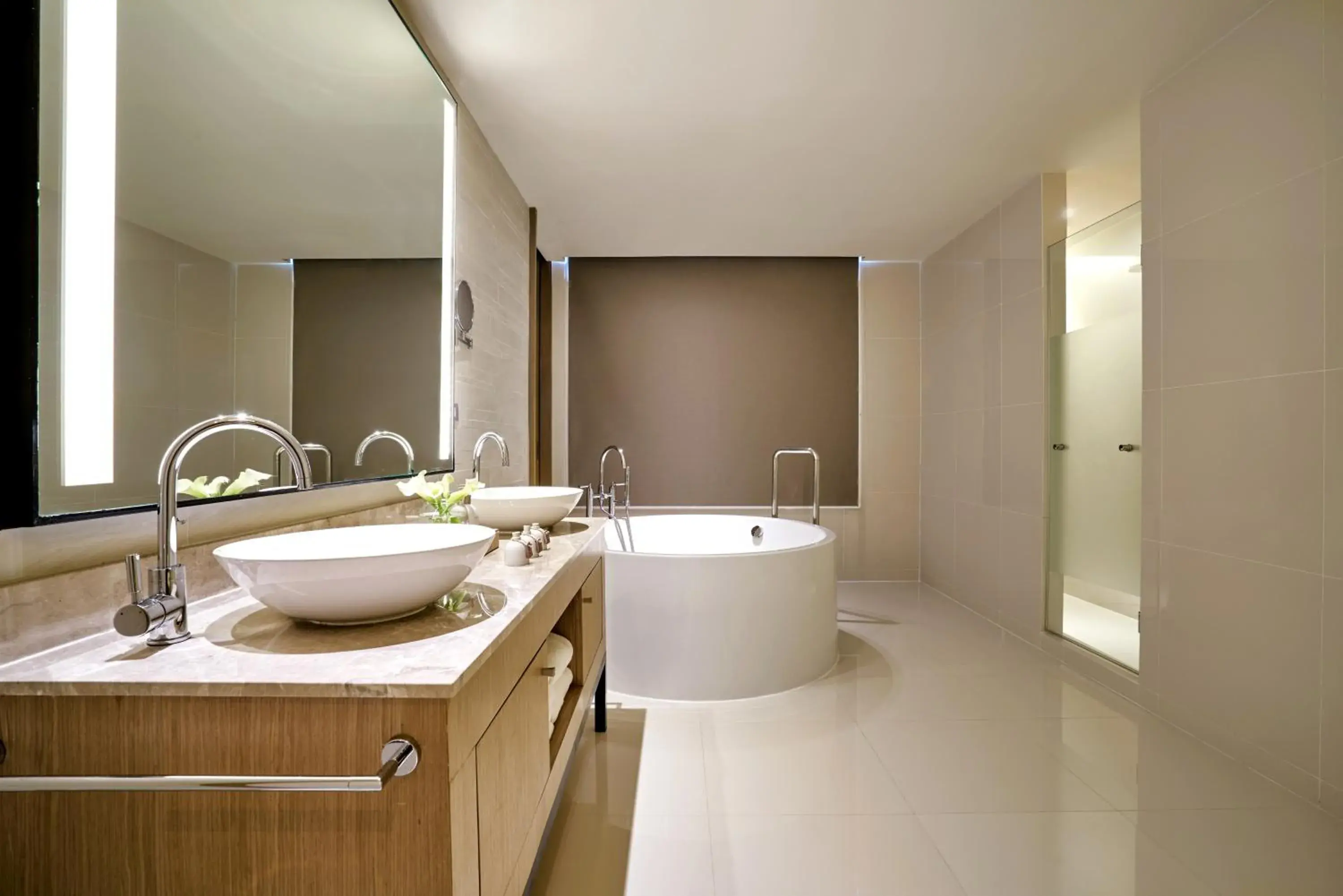 Shower, Bathroom in Mövenpick Siam Hotel Na Jomtien Pattaya