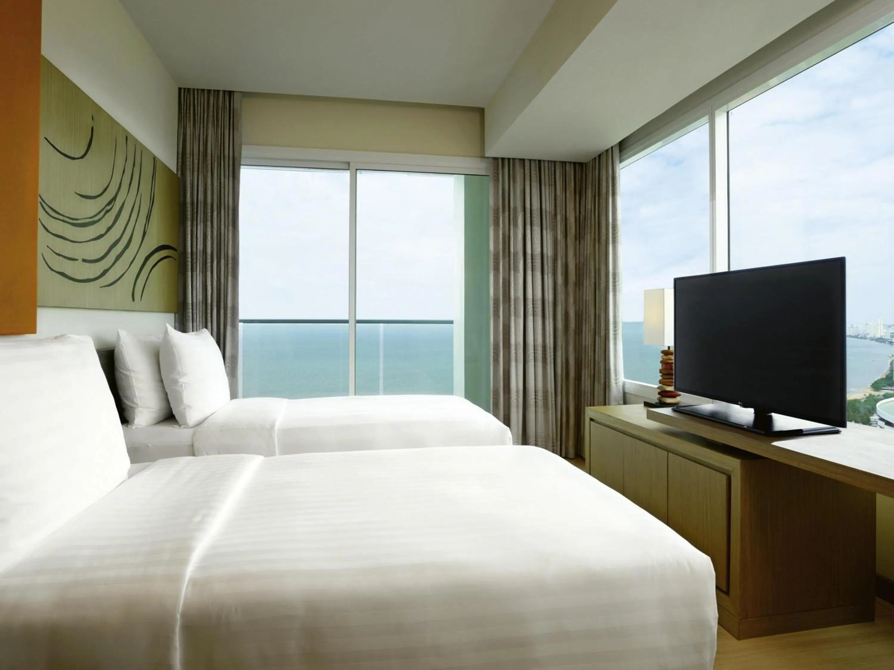 Bedroom, Bed in Mövenpick Siam Hotel Na Jomtien Pattaya