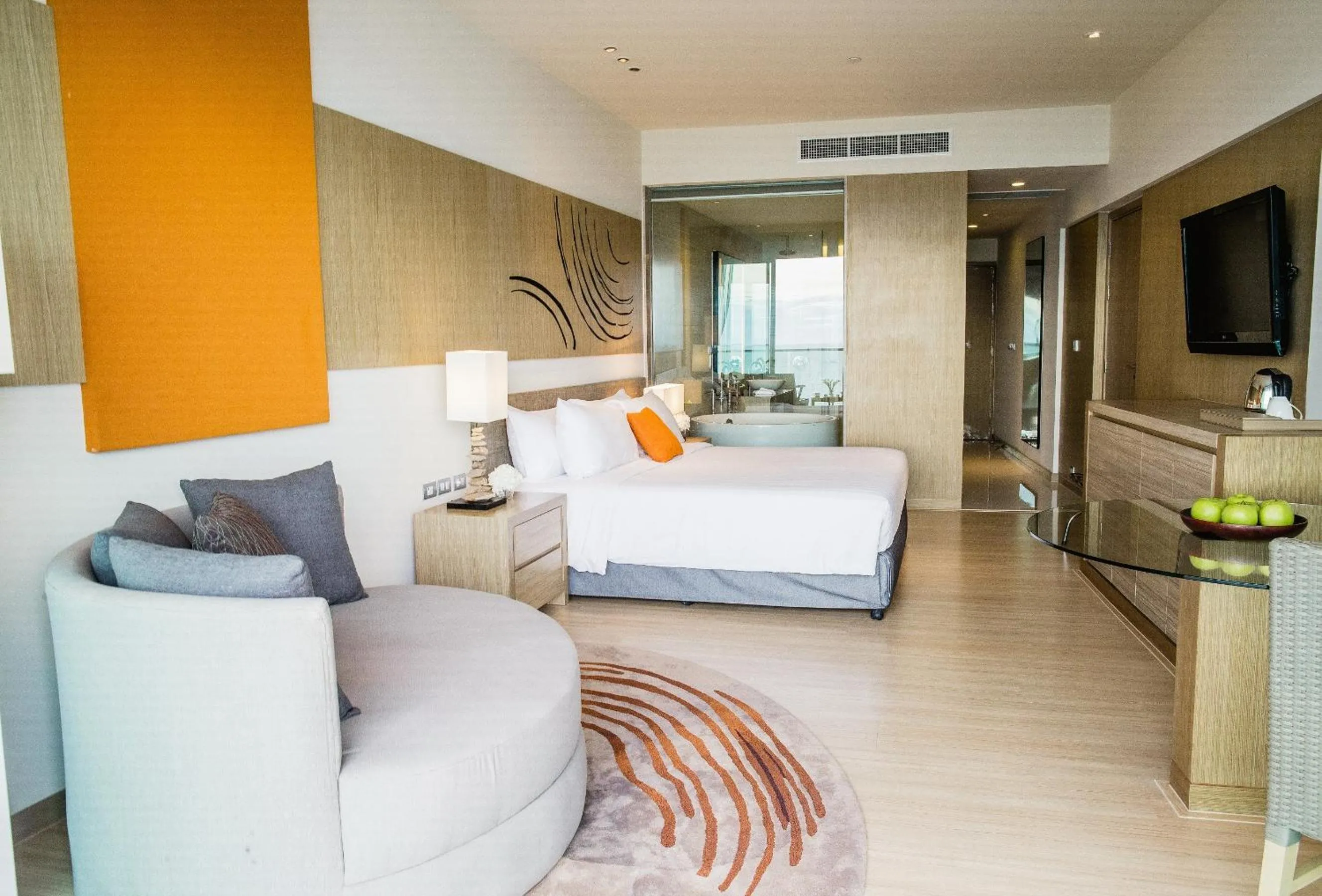 Shower, Bed in Mövenpick Siam Hotel Na Jomtien Pattaya