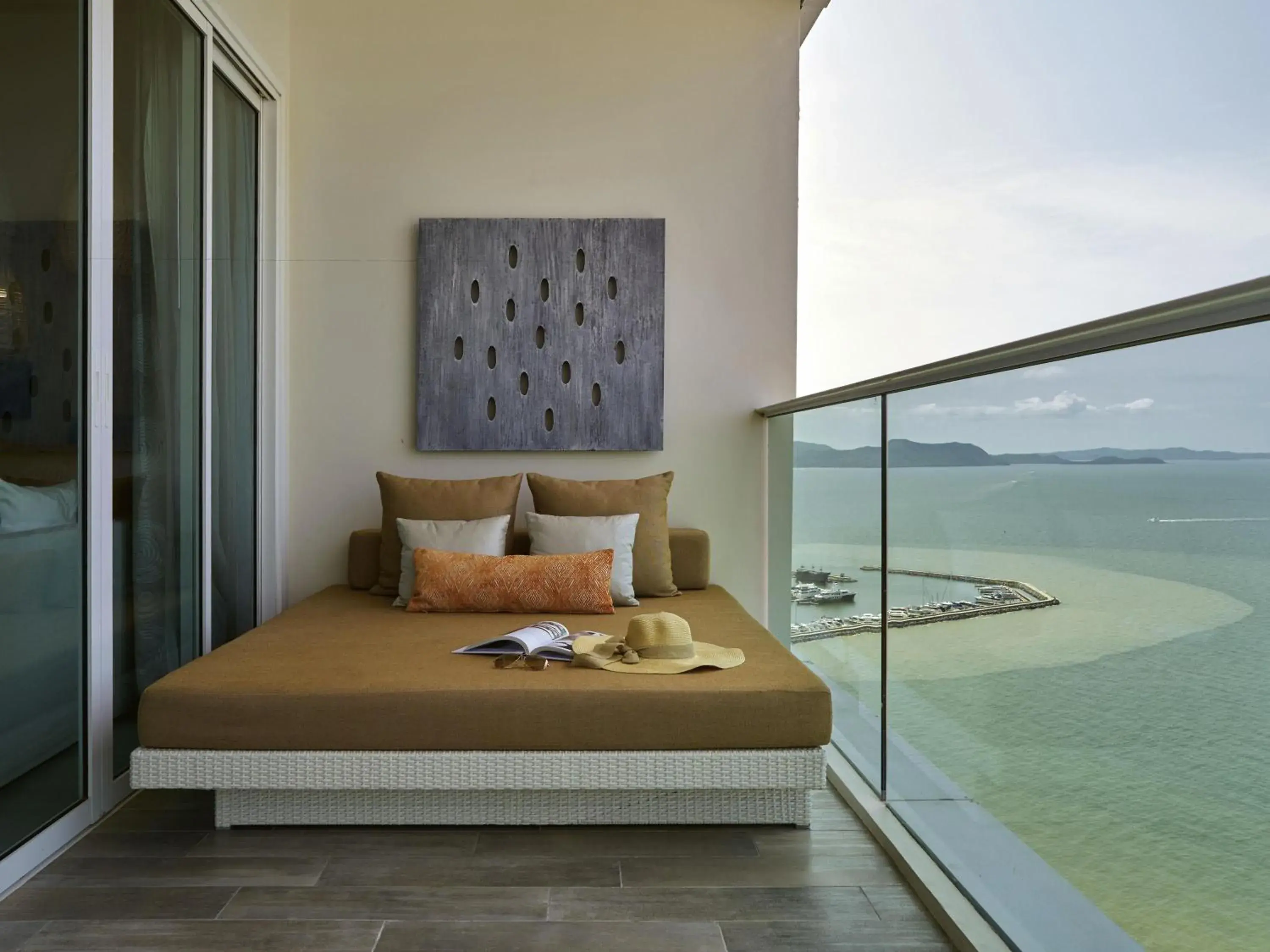 Bedroom, Bed in Mövenpick Siam Hotel Na Jomtien Pattaya Bedroom, Bed in Mövenpick Siam Hotel Na Jomtien Pattaya