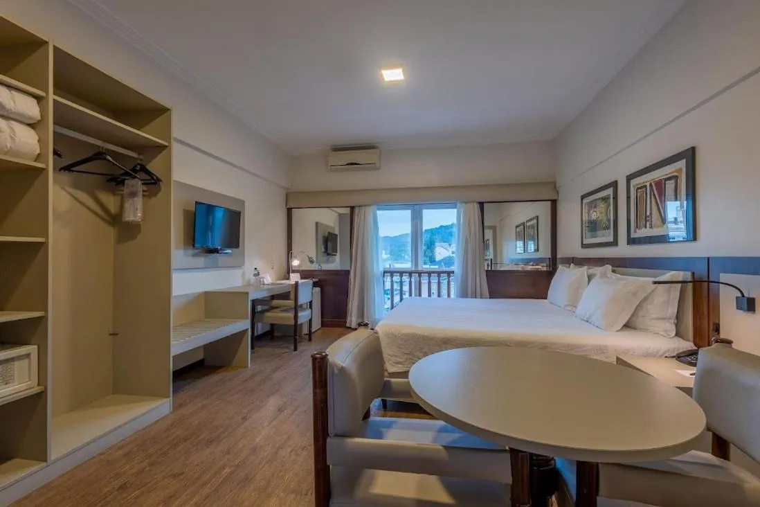 Photo of the whole room, Bed in Plaza Blumenau Hotel