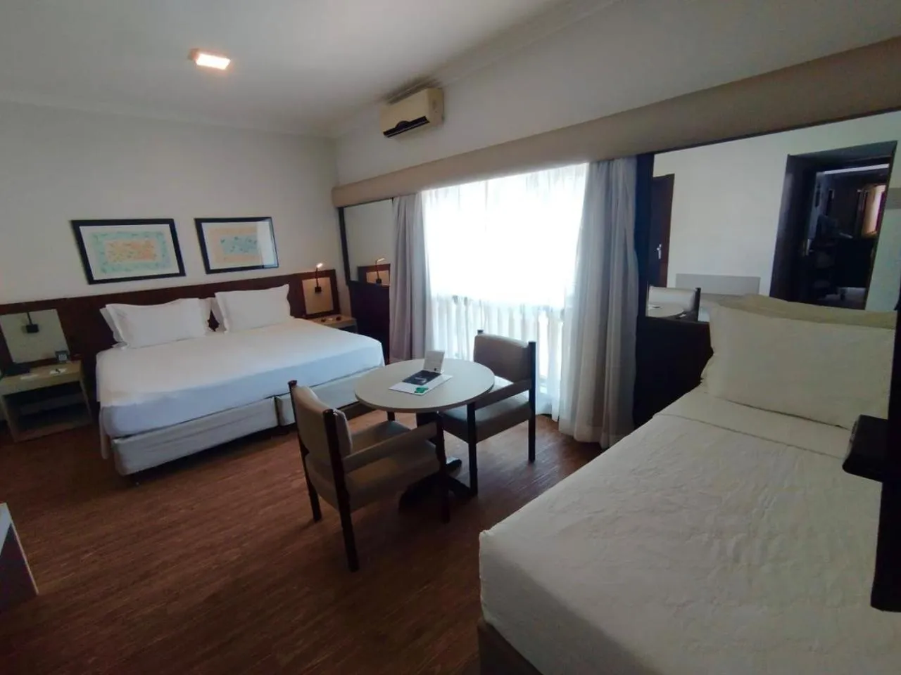 Bedroom, Bed in Plaza Blumenau Hotel