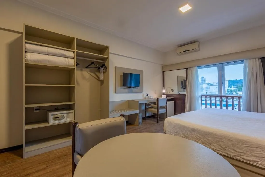 Photo of the whole room, Bed in Plaza Blumenau Hotel