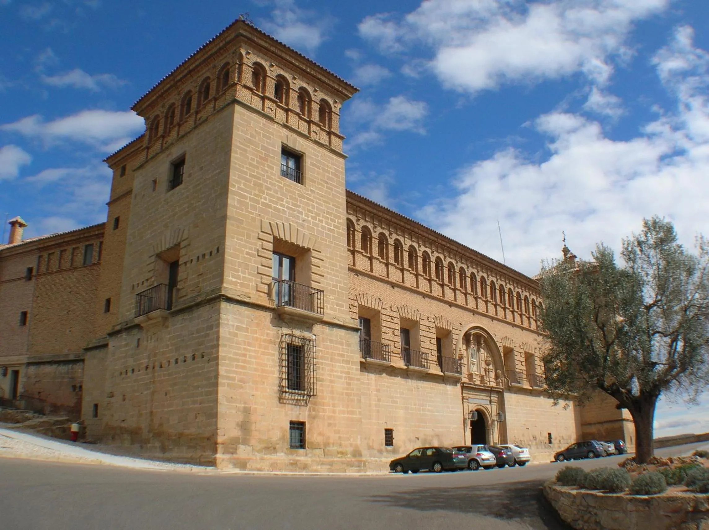 Facade/entrance in Parador de Alcañiz