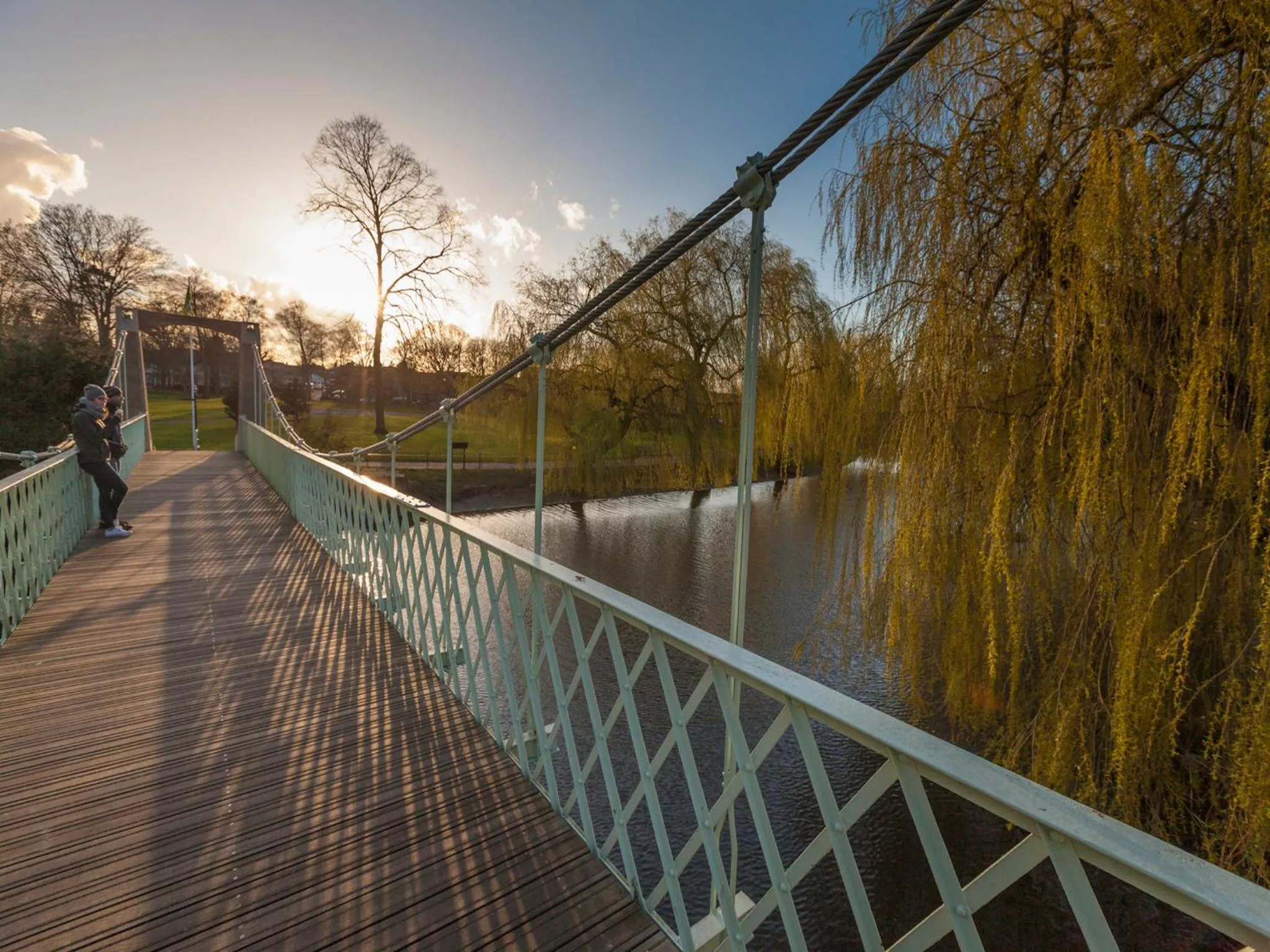 Off site in Ashton House - Stylish 2 Bedroom House, Close to Luton Town Center & Airport