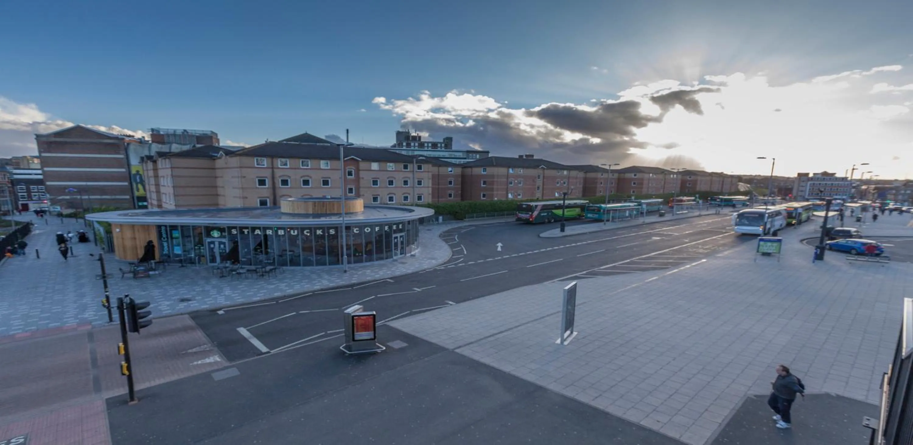 Off site in Ashton House - Stylish 2 Bedroom House, Close to Luton Town Center & Airport