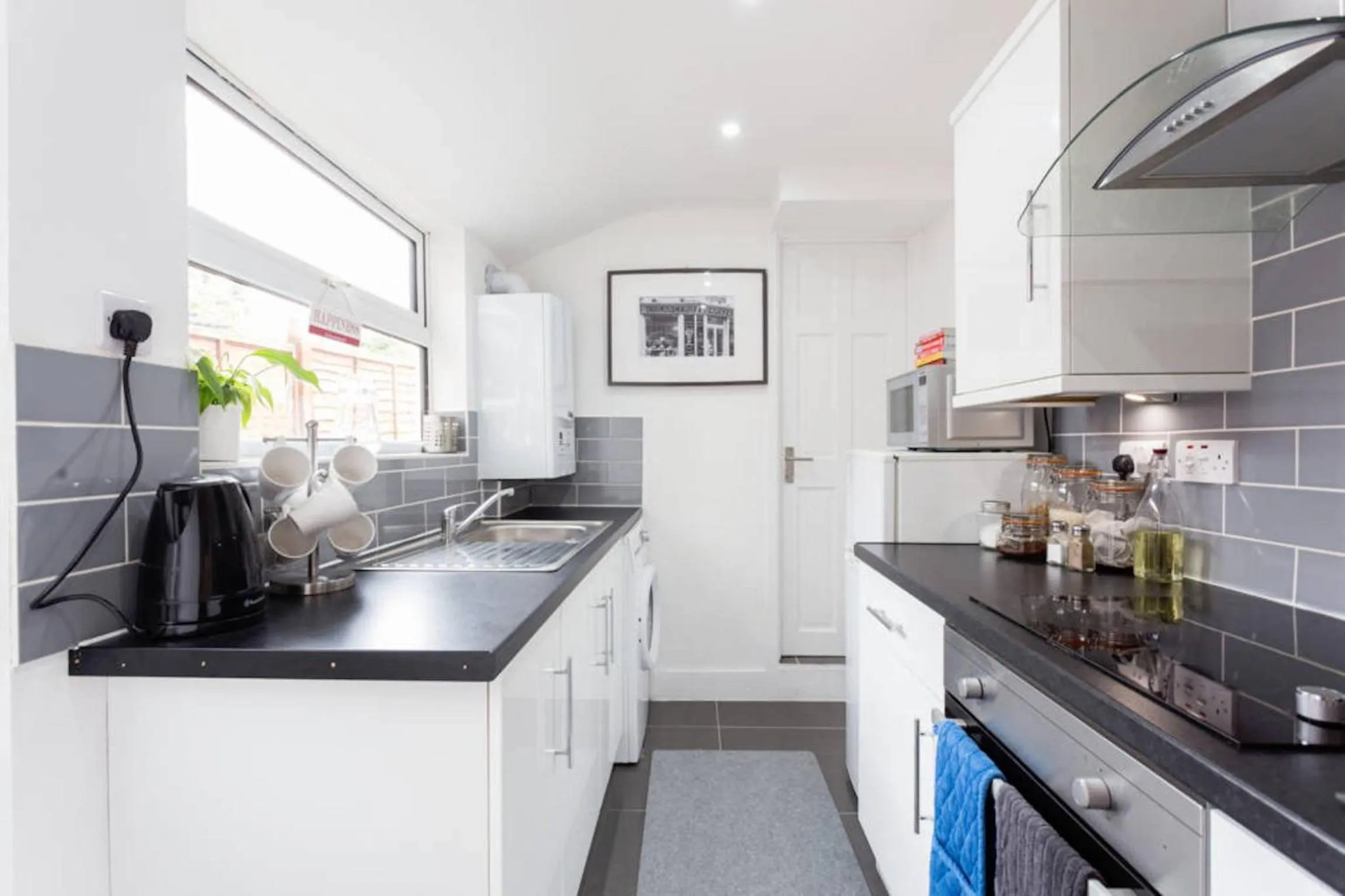 Coffee/tea facilities in Ashton House - Stylish 2 Bedroom House, Close to Luton Town Center & Airport