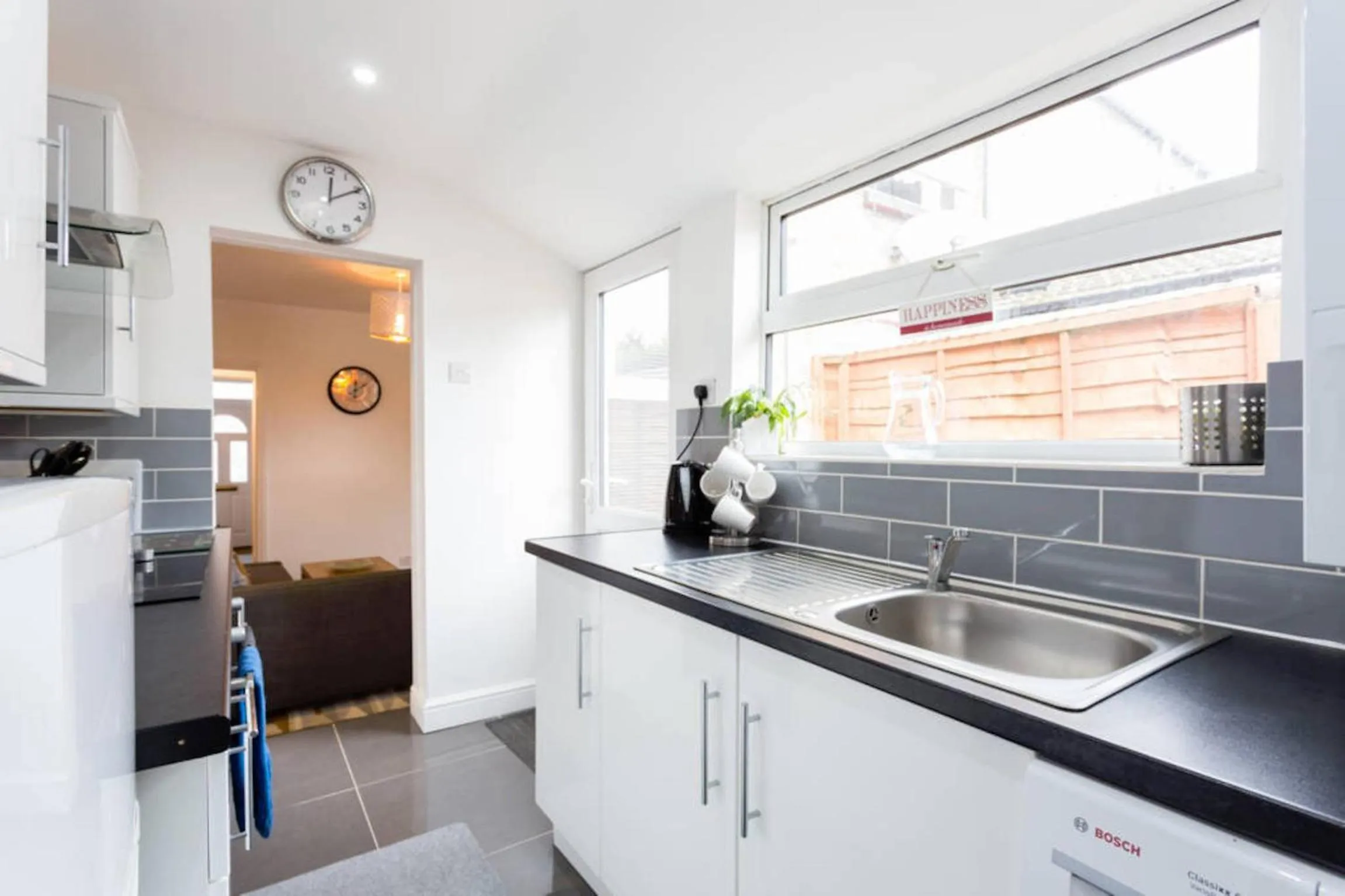 Coffee/tea facilities in Ashton House - Stylish 2 Bedroom House, Close to Luton Town Center & Airport