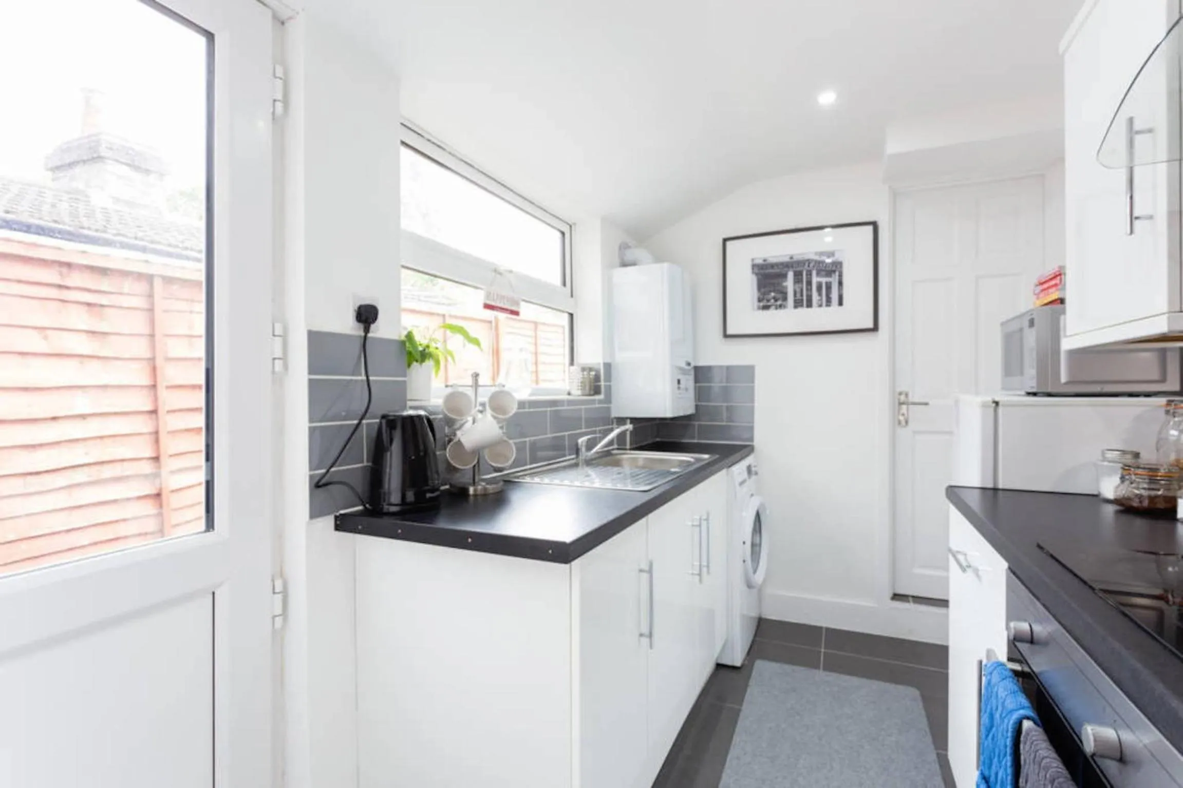 Coffee/tea facilities in Ashton House - Stylish 2 Bedroom House, Close to Luton Town Center & Airport