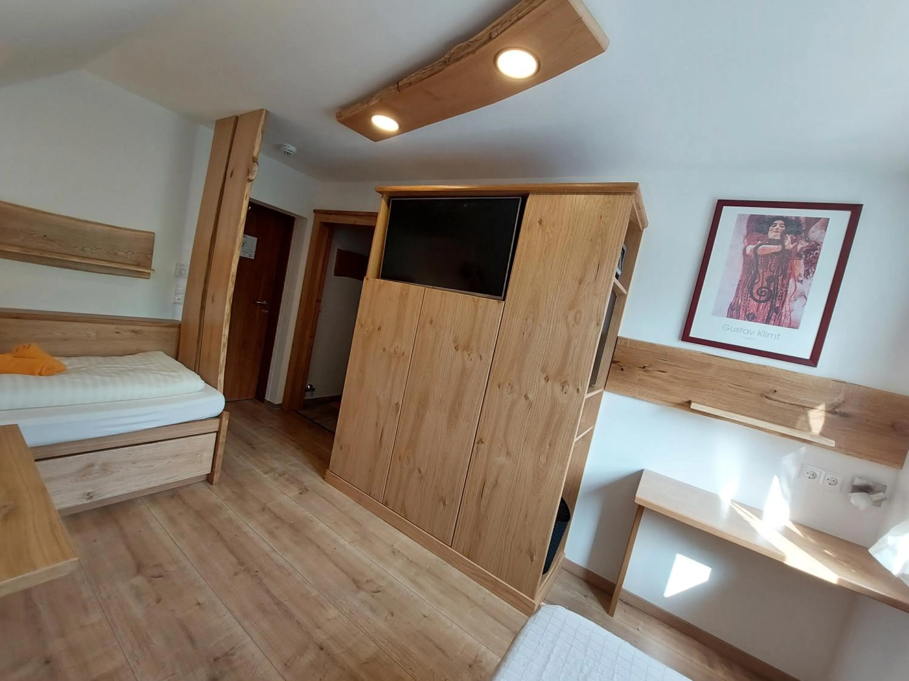 Bed in Gasthof Klug zum Ehrensepp