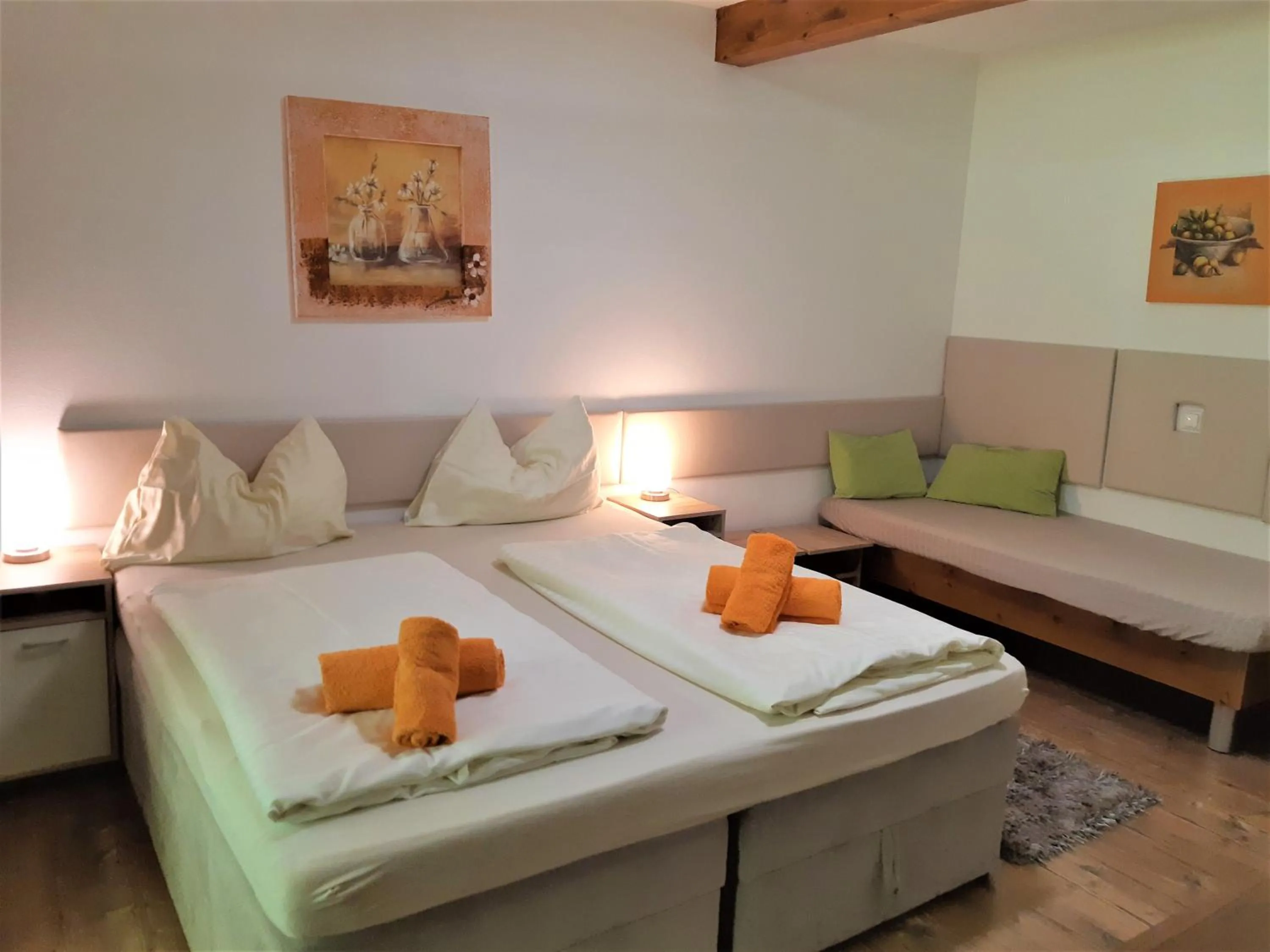 Bed in Gasthof Klug zum Ehrensepp