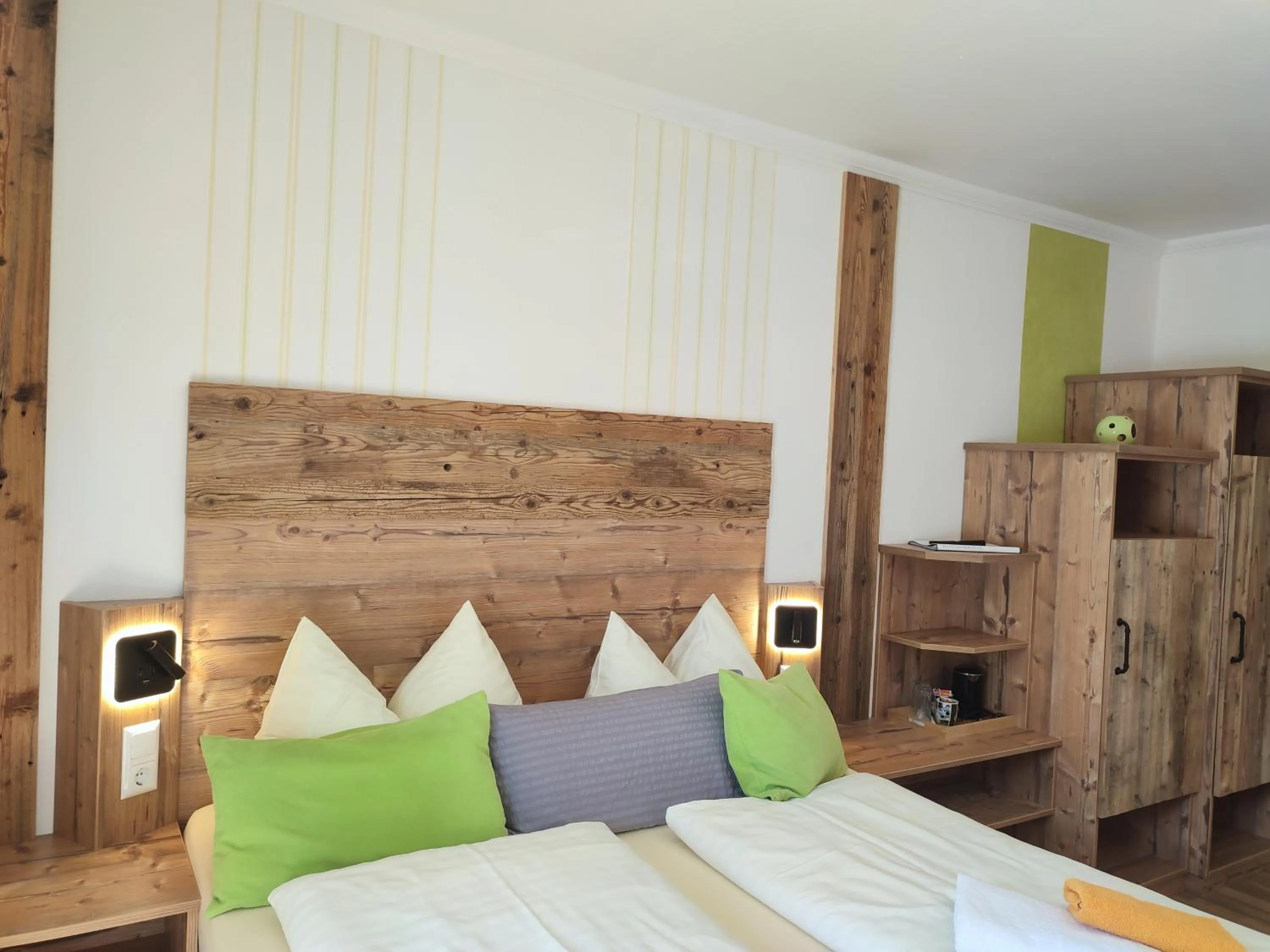 Bed in Gasthof Klug zum Ehrensepp