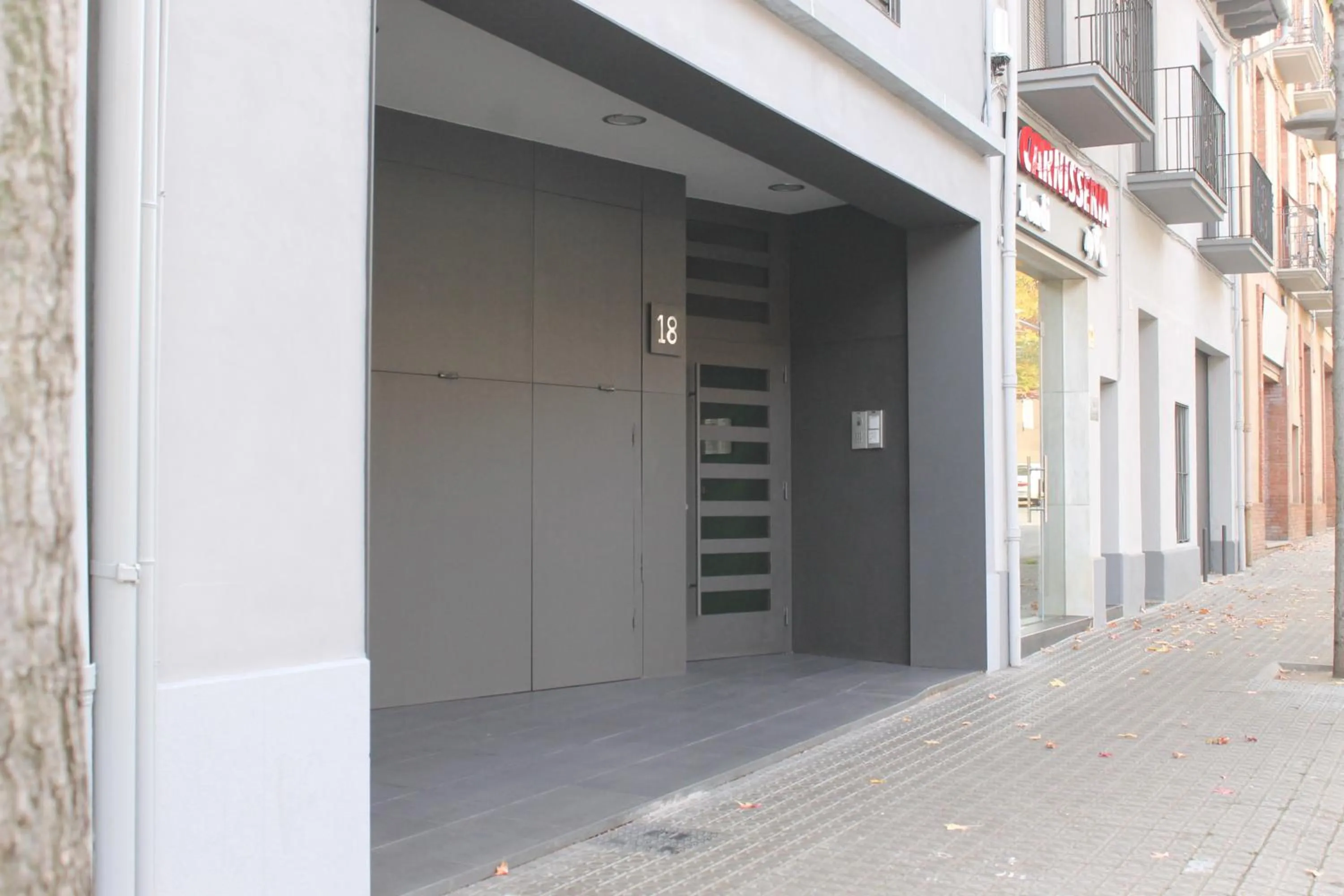 Facade/entrance in Apartaments y Habitacions Entre Volcans