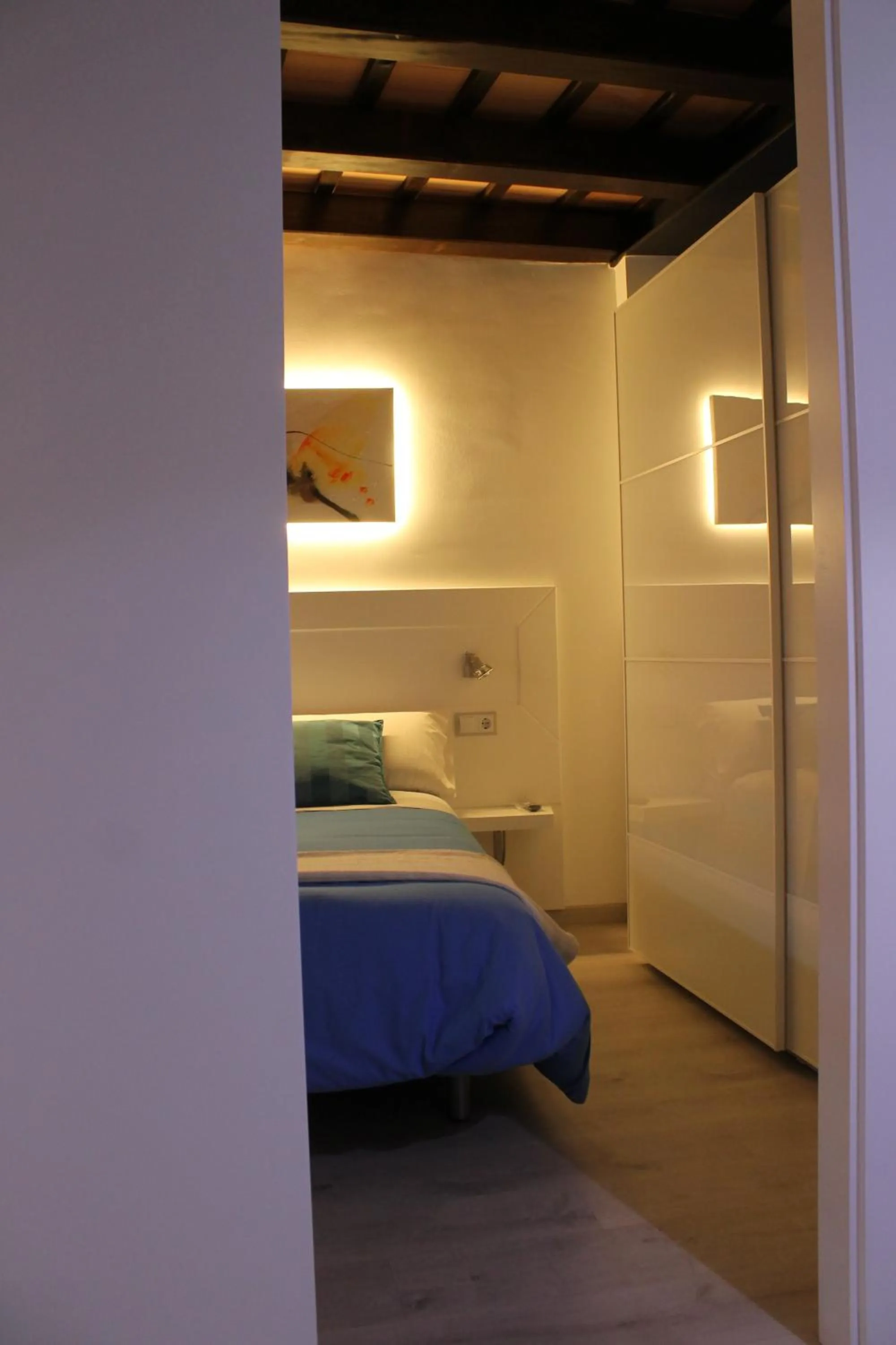 Decorative detail, Bed in Apartaments y Habitacions Entre Volcans