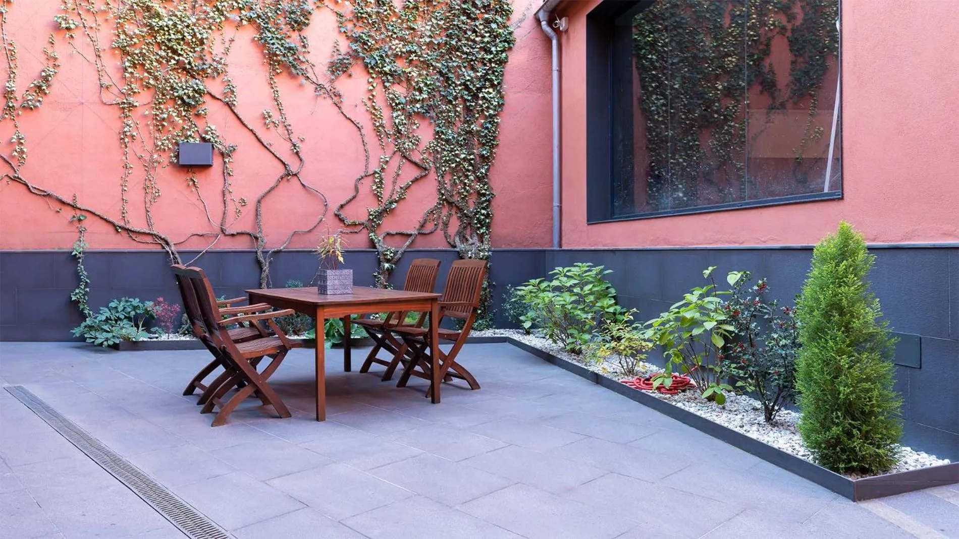 Patio in Apartaments y Habitacions Entre Volcans