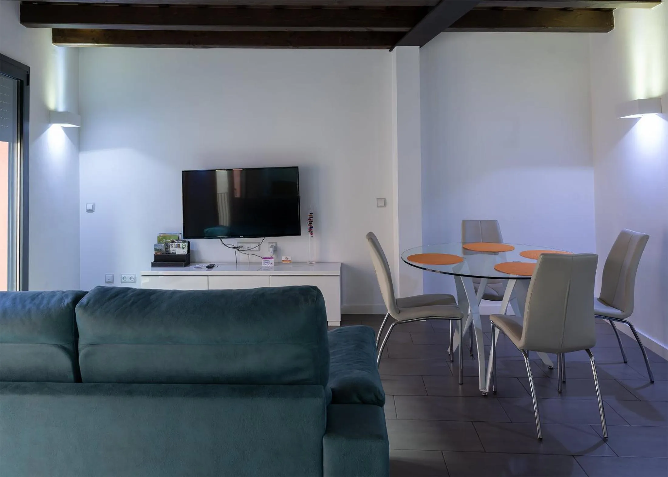 Seating area in Apartaments y Habitacions Entre Volcans