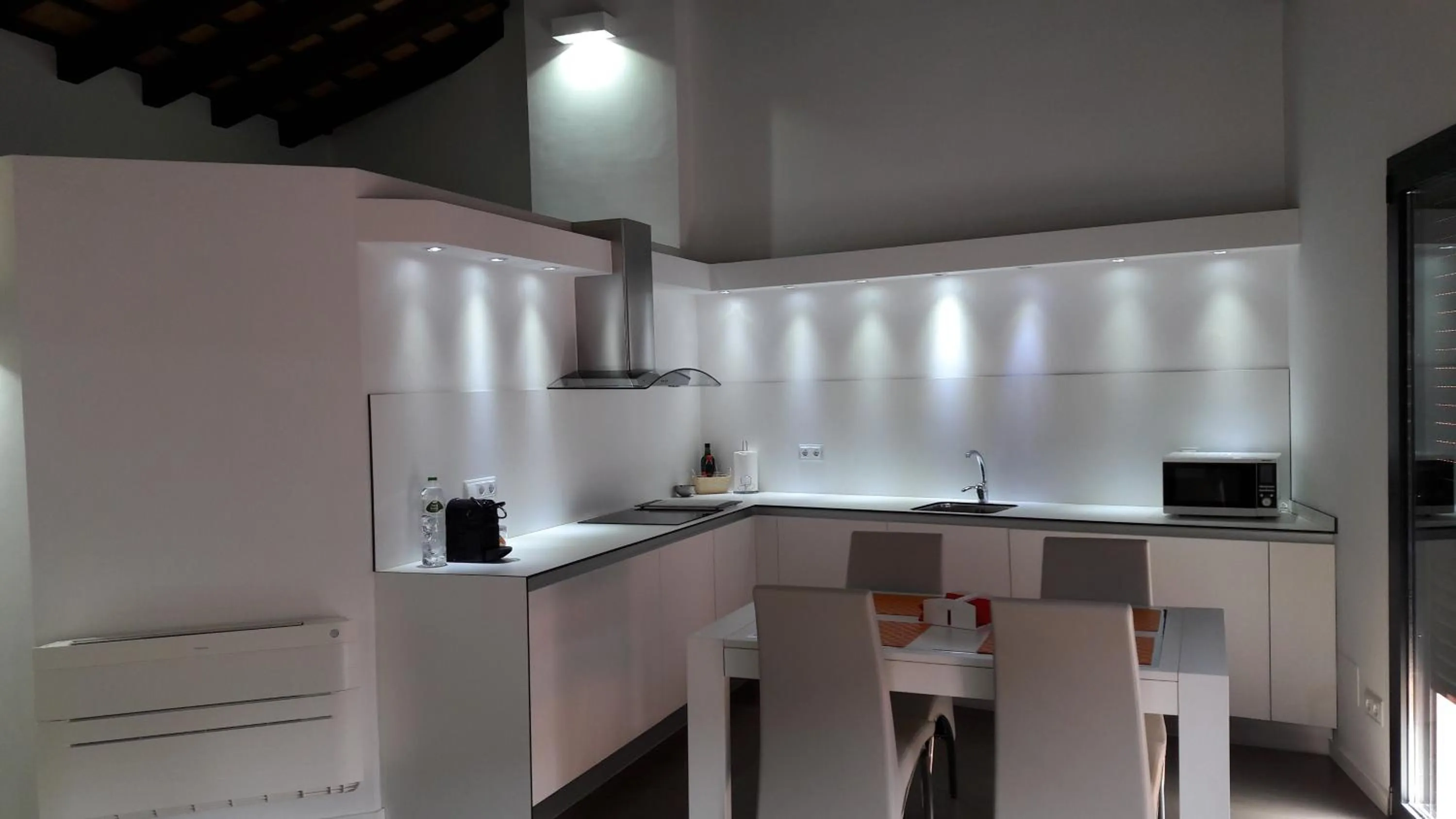 Photo of the whole room in Apartaments y Habitacions Entre Volcans