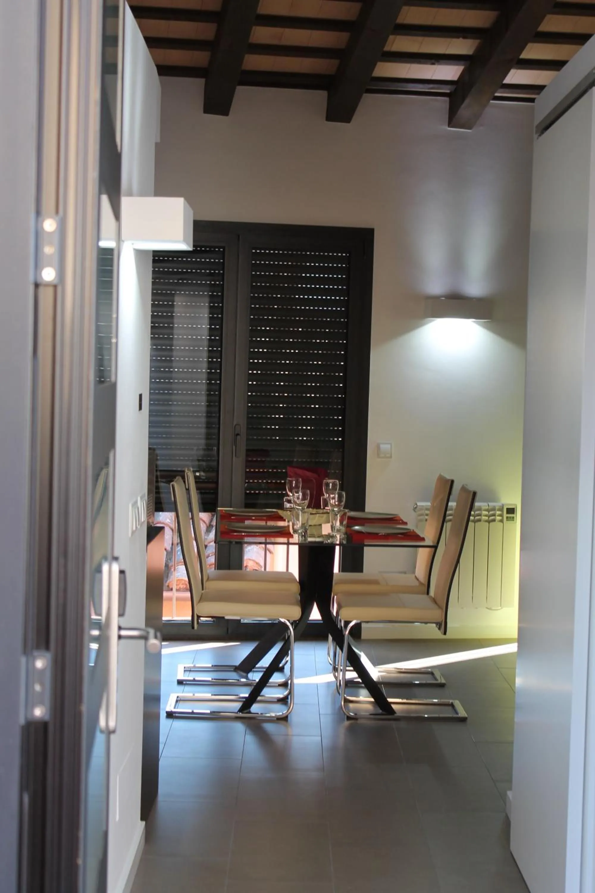 Dining area in Apartaments y Habitacions Entre Volcans