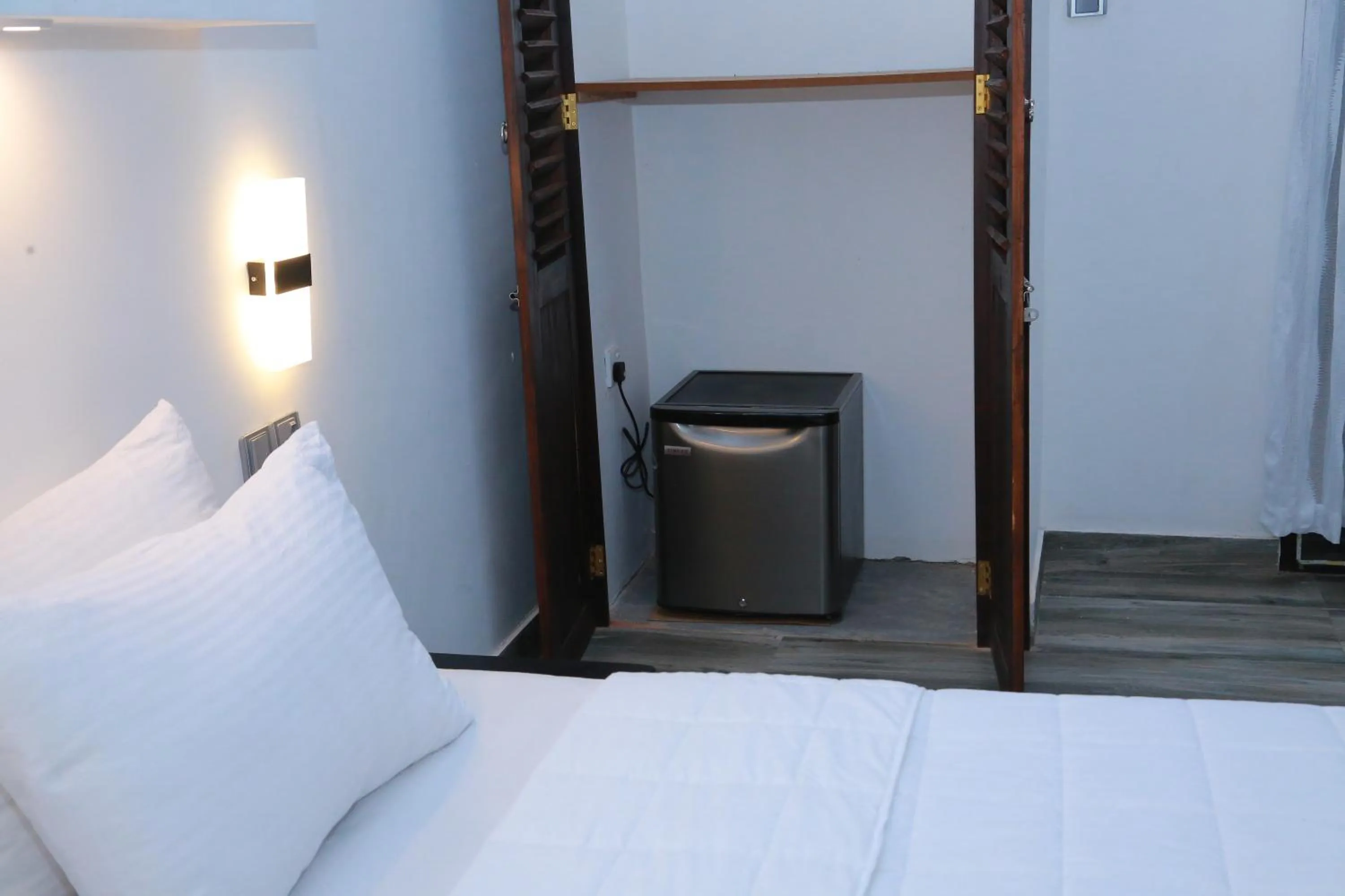 Bedroom, Bed in Midigama Holiday Inn