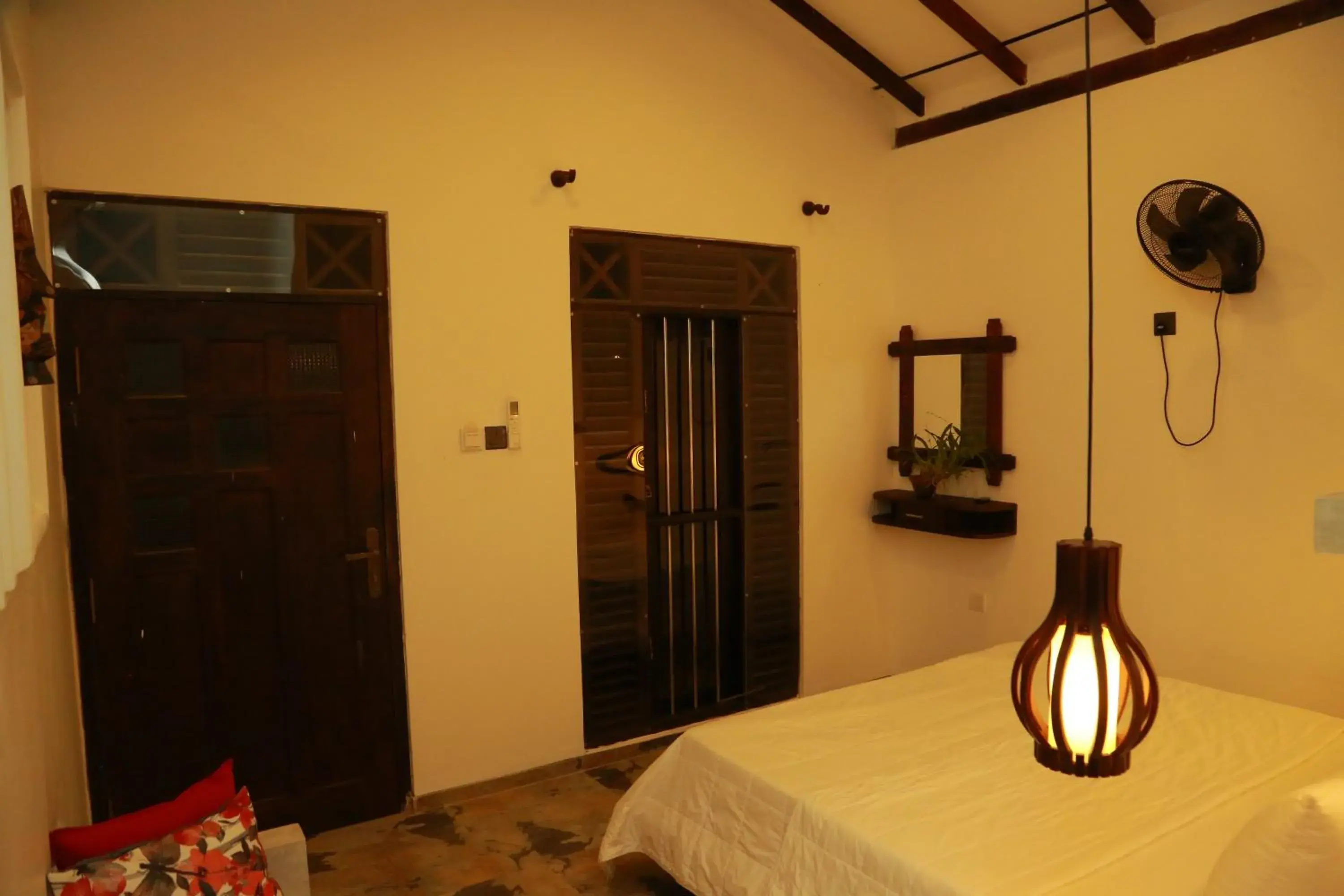 Budget Double Room with Fan in Midigama Holiday Inn Budget Double Room with Fan in Midigama Holiday Inn