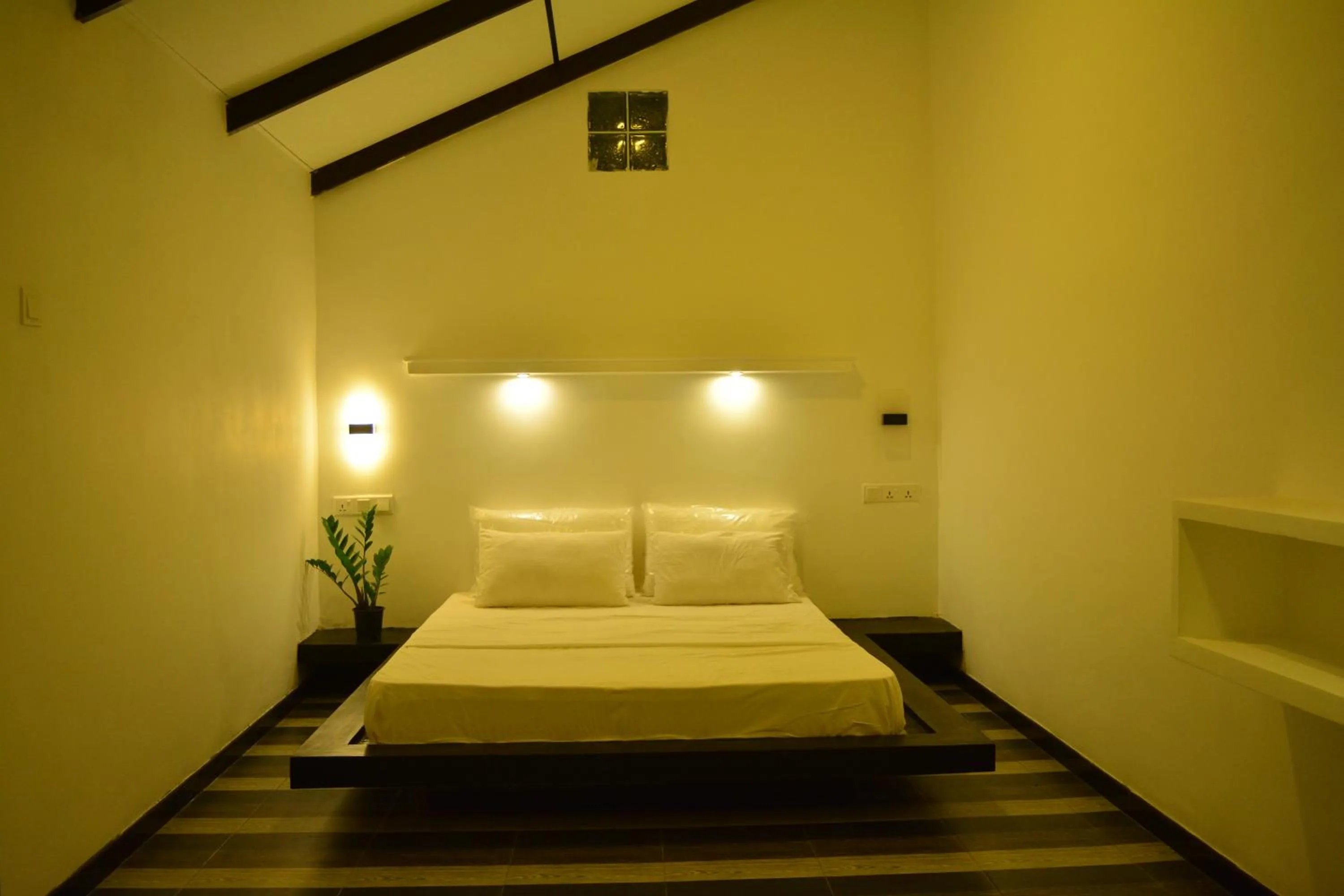 Bedroom, Bed in Midigama Holiday Inn