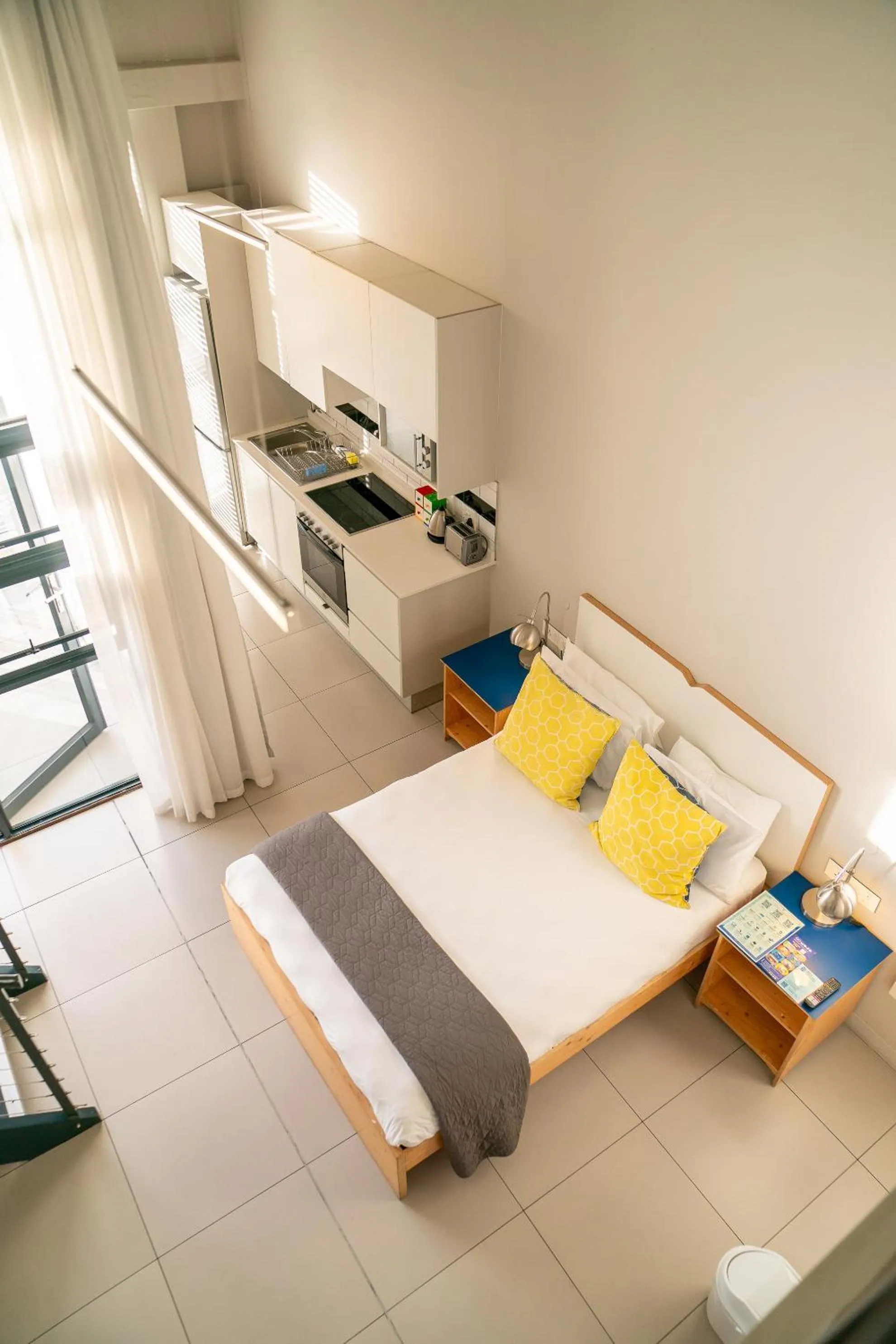 Kitchen or kitchenette, Bed in Mojo Hotel & Market