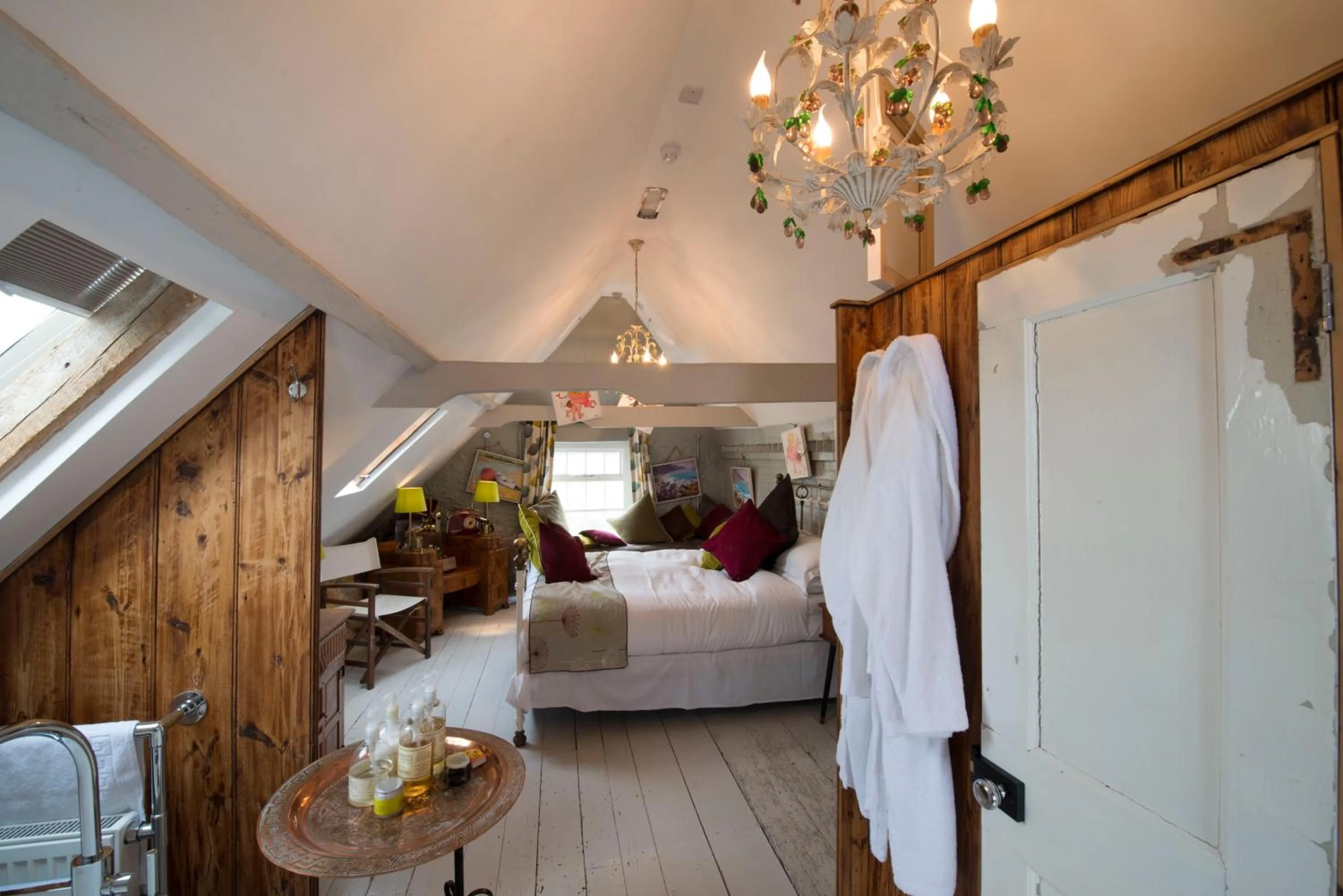 Bedroom, Bed in The Five Bells Inn