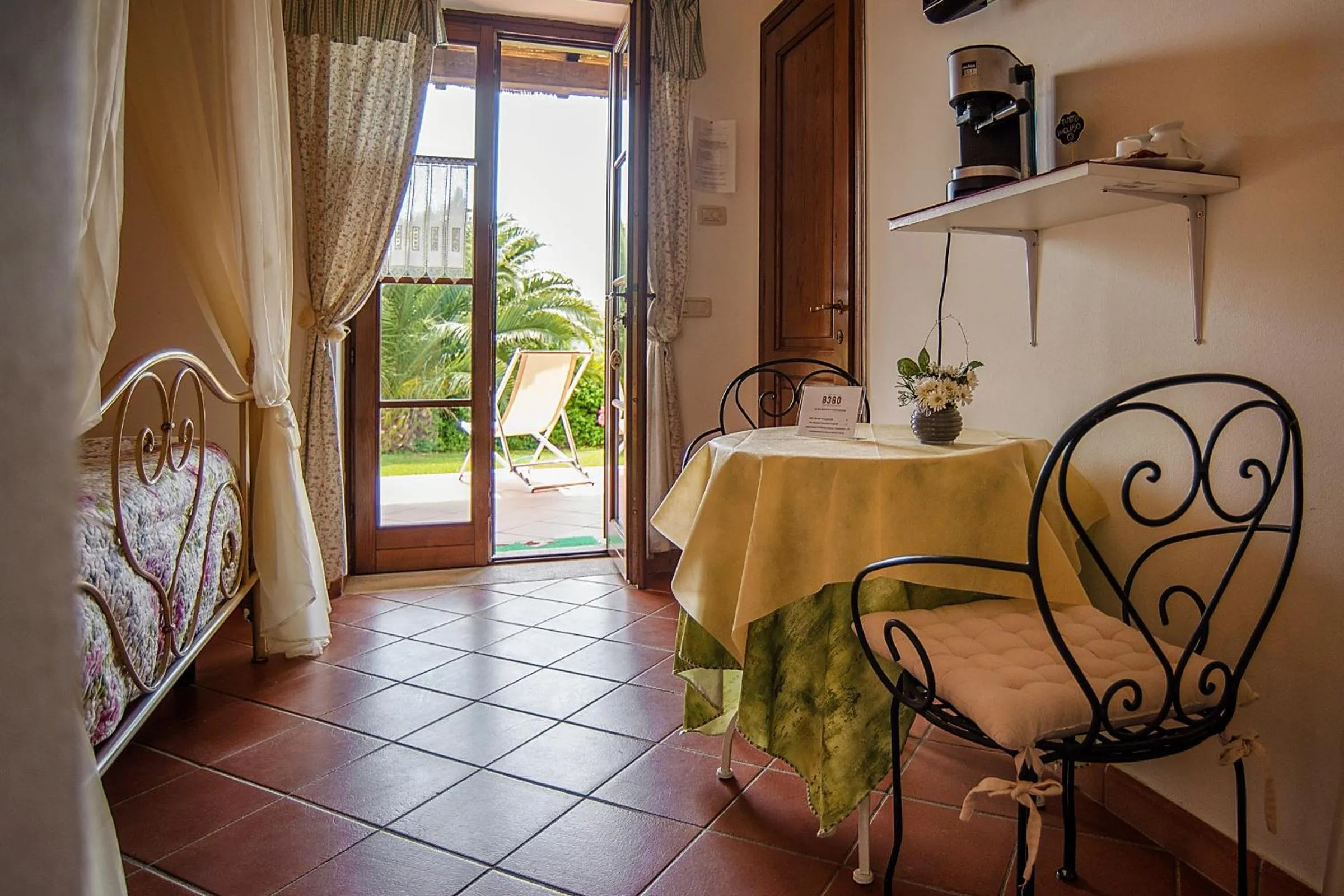 Garden view, Bed in B&B 8380 Saturnia Terme
