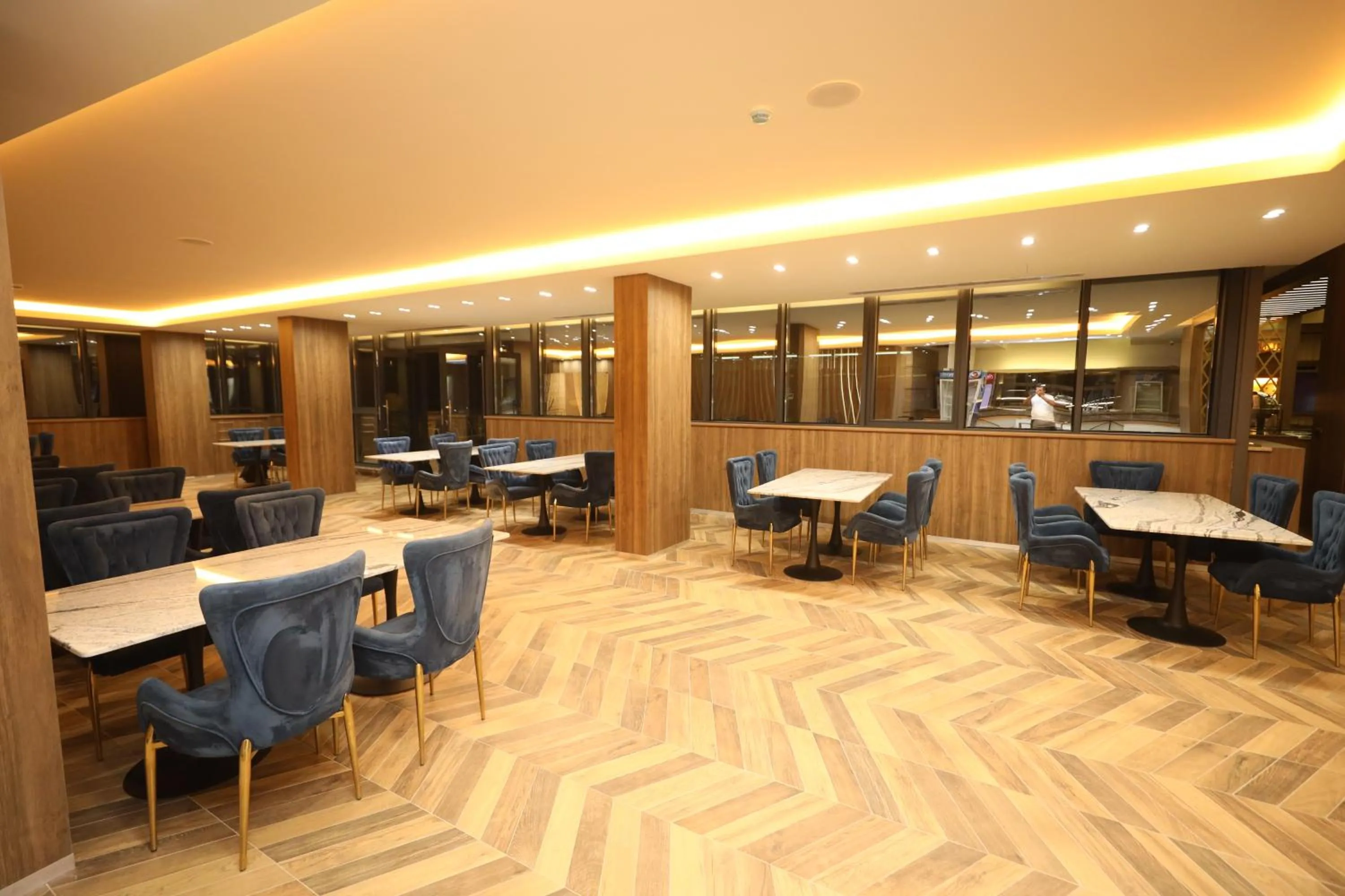 Restaurant/places to eat in Venice Hotel Complex