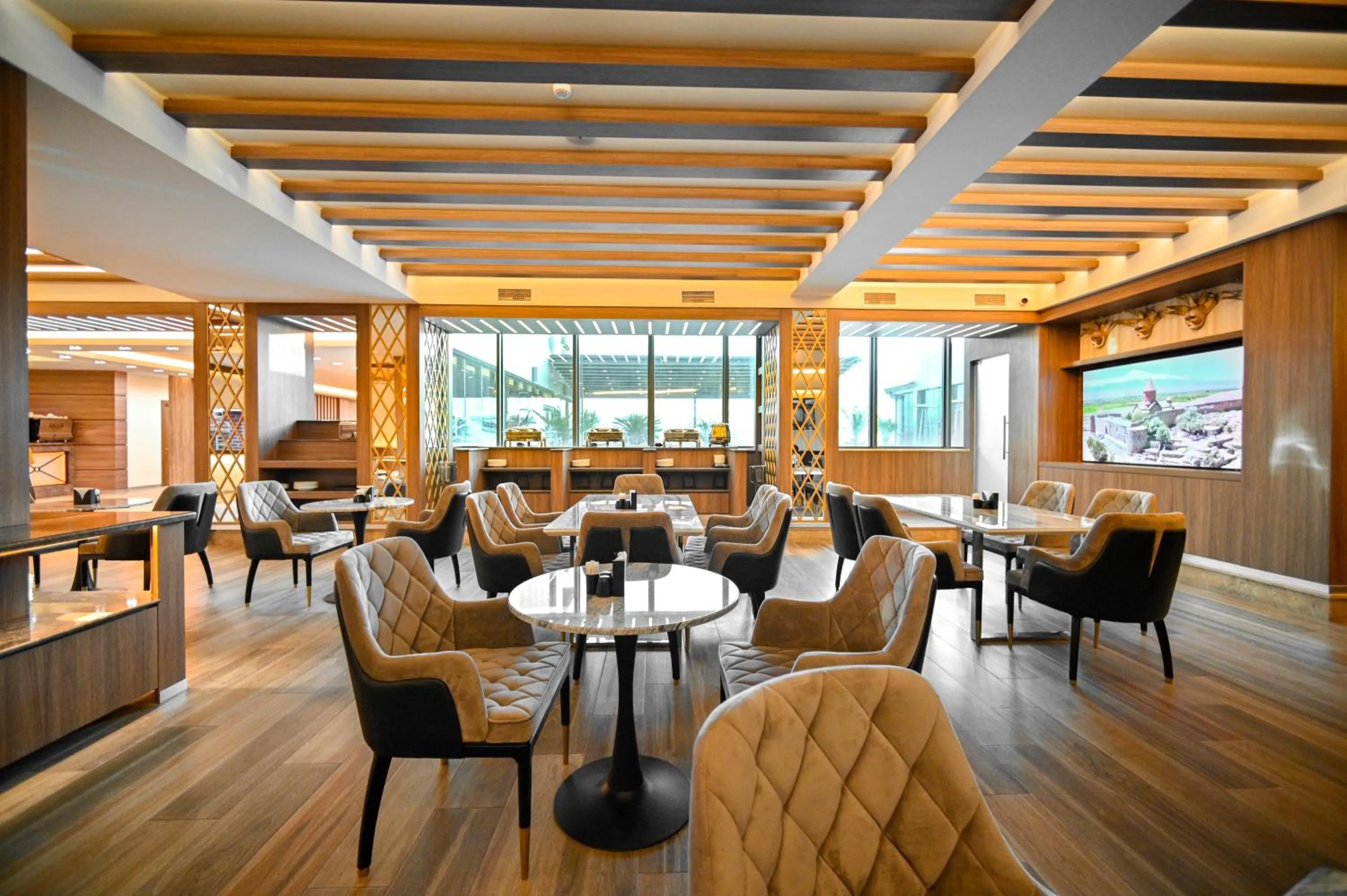 Restaurant/places to eat in Venice Hotel Complex