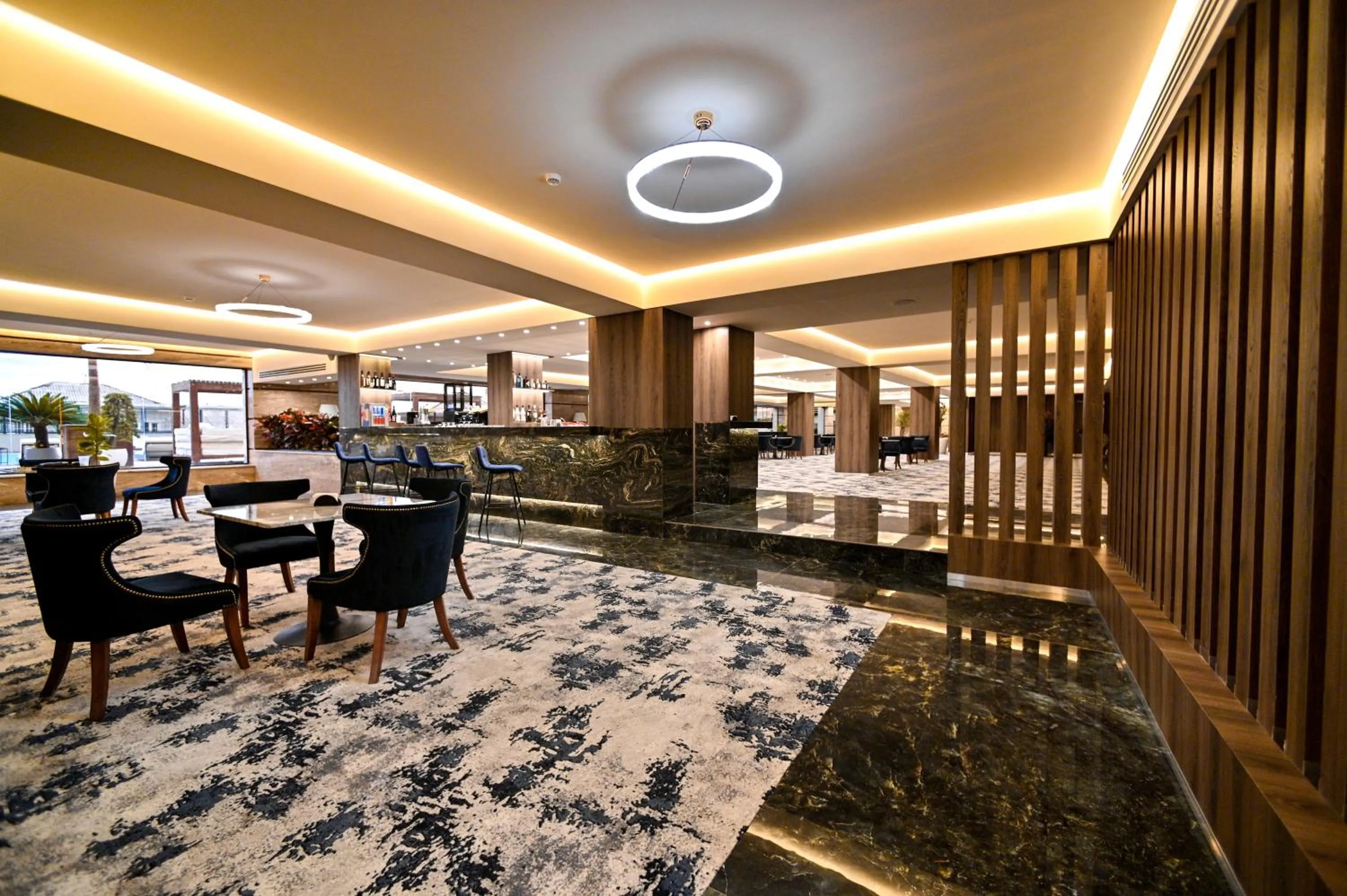 Restaurant/places to eat in Venice Hotel Complex