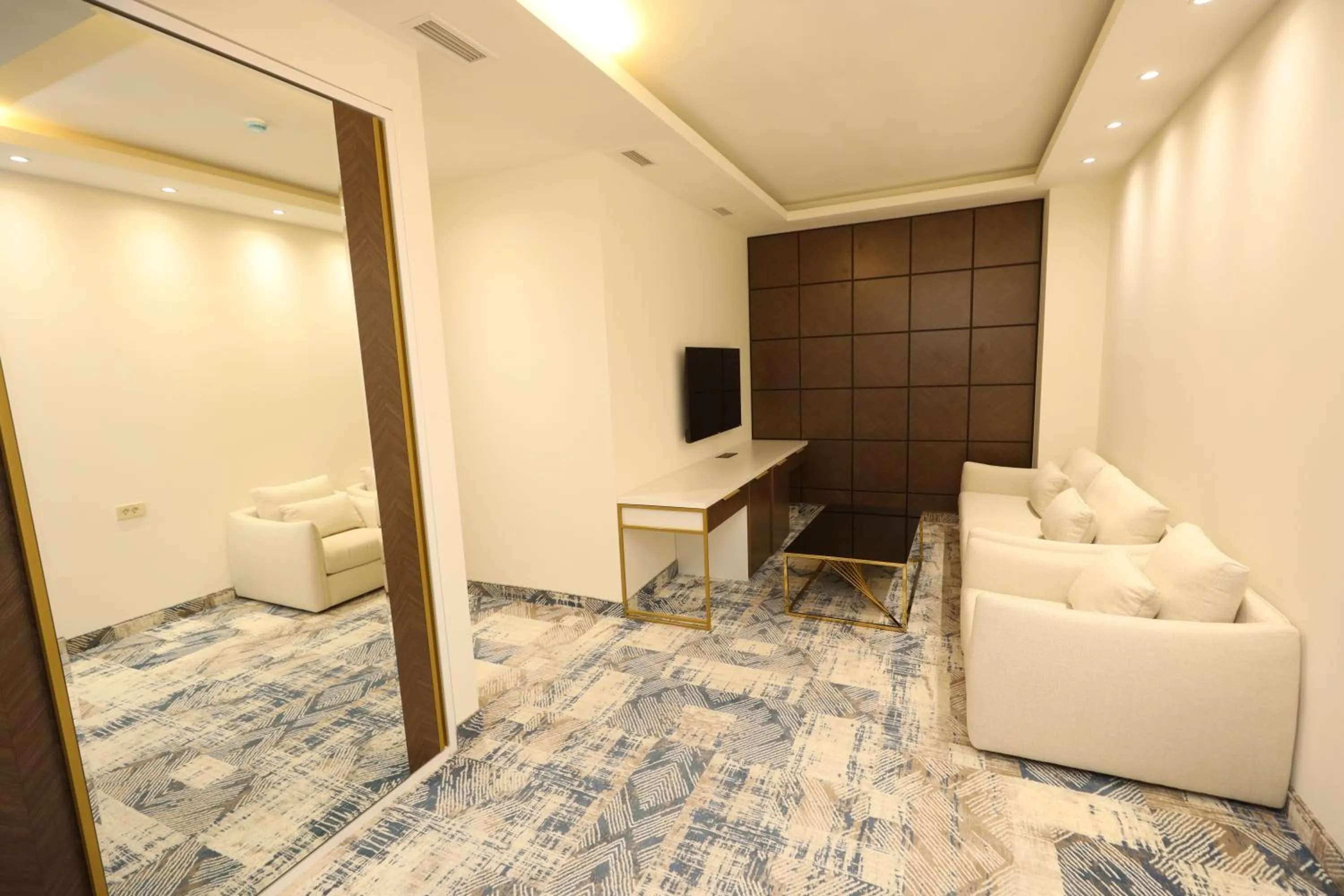 TV and multimedia in Venice Hotel Complex