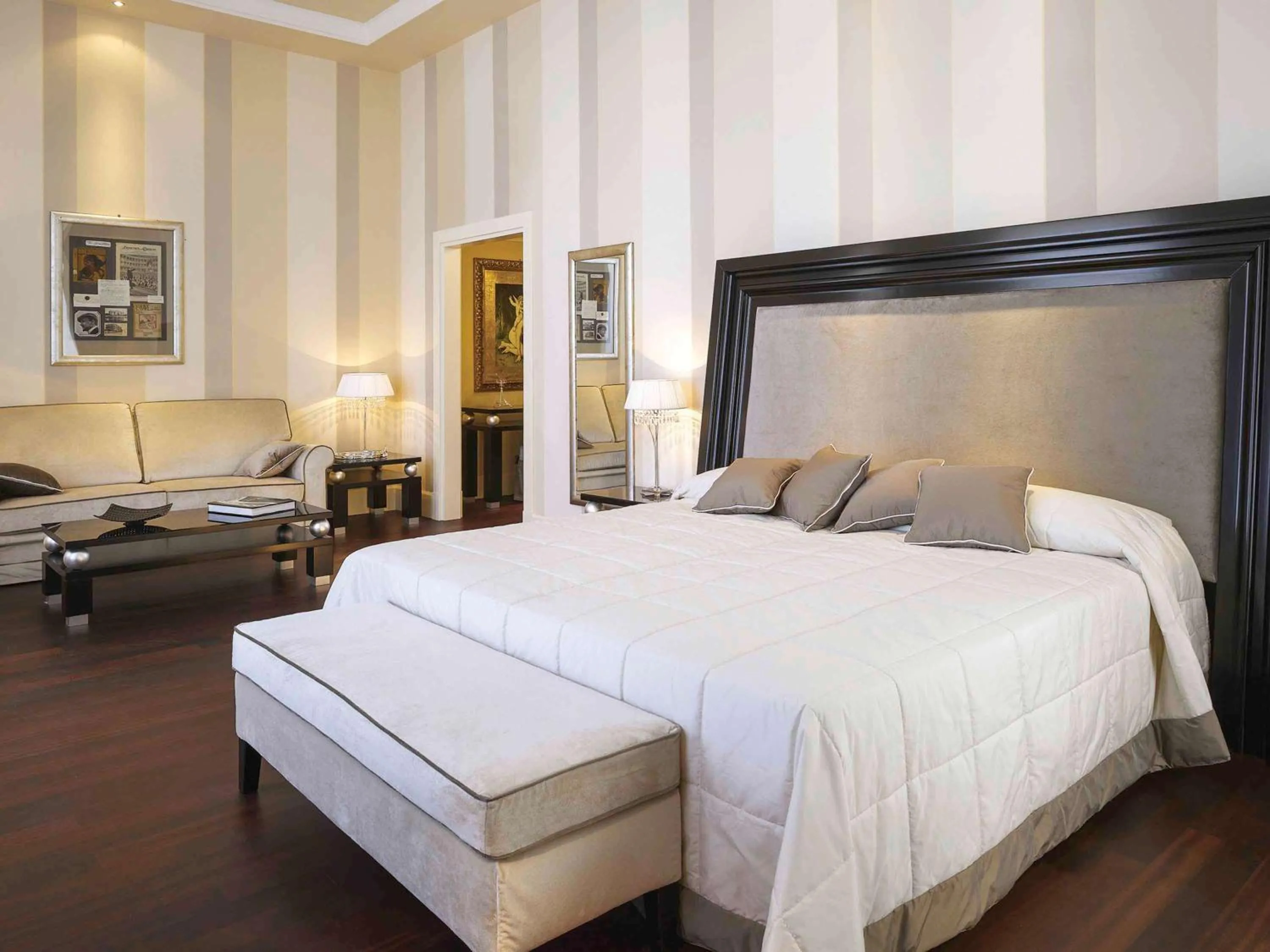 Photo of the whole room, Bed in GH Palazzo Suite & SPA