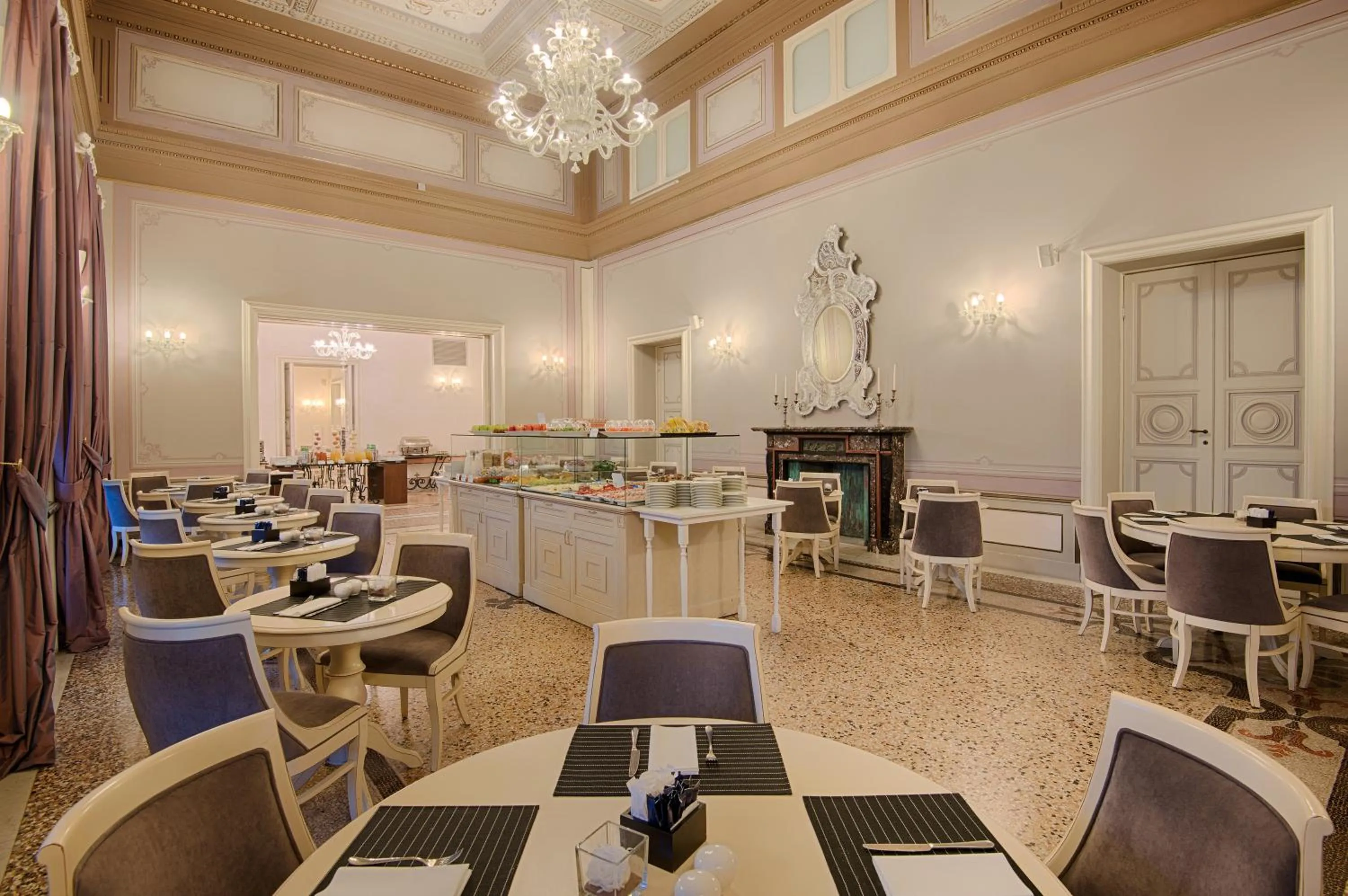 Restaurant/places to eat in GH Palazzo Suite & SPA